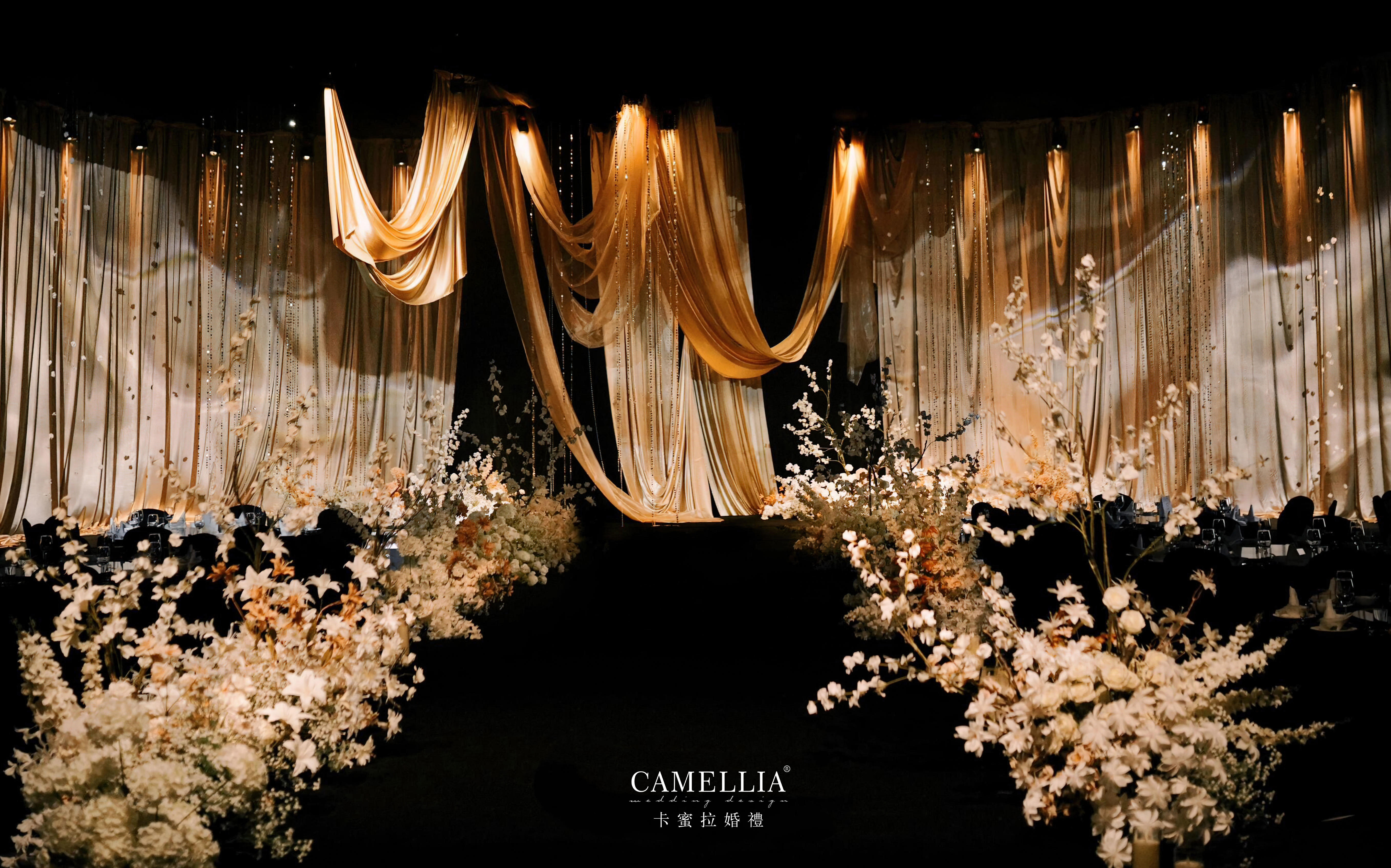 一场被暖光裹住的轻奢婚礼