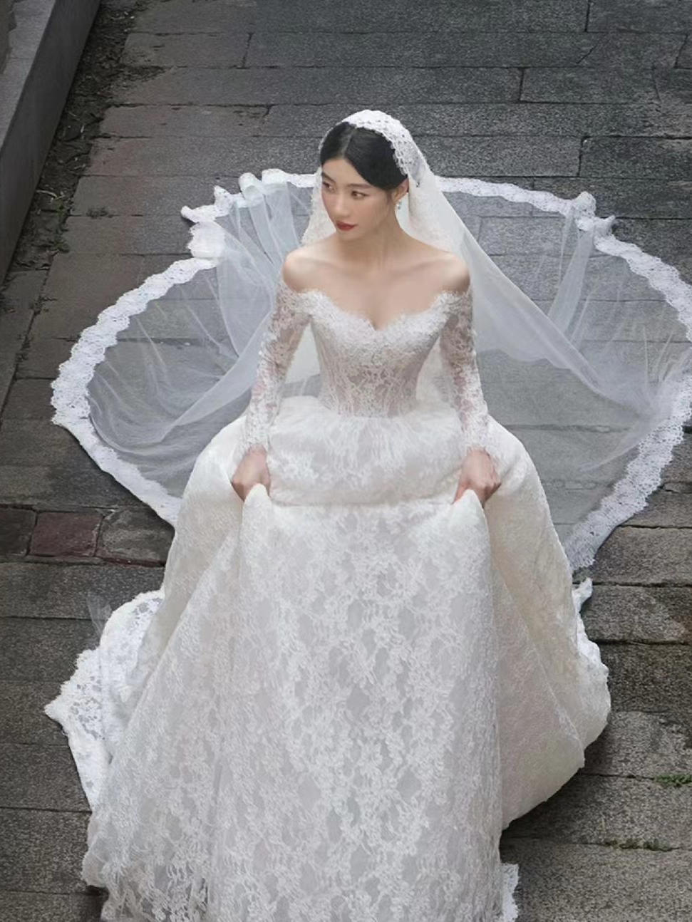 蕾丝婚纱