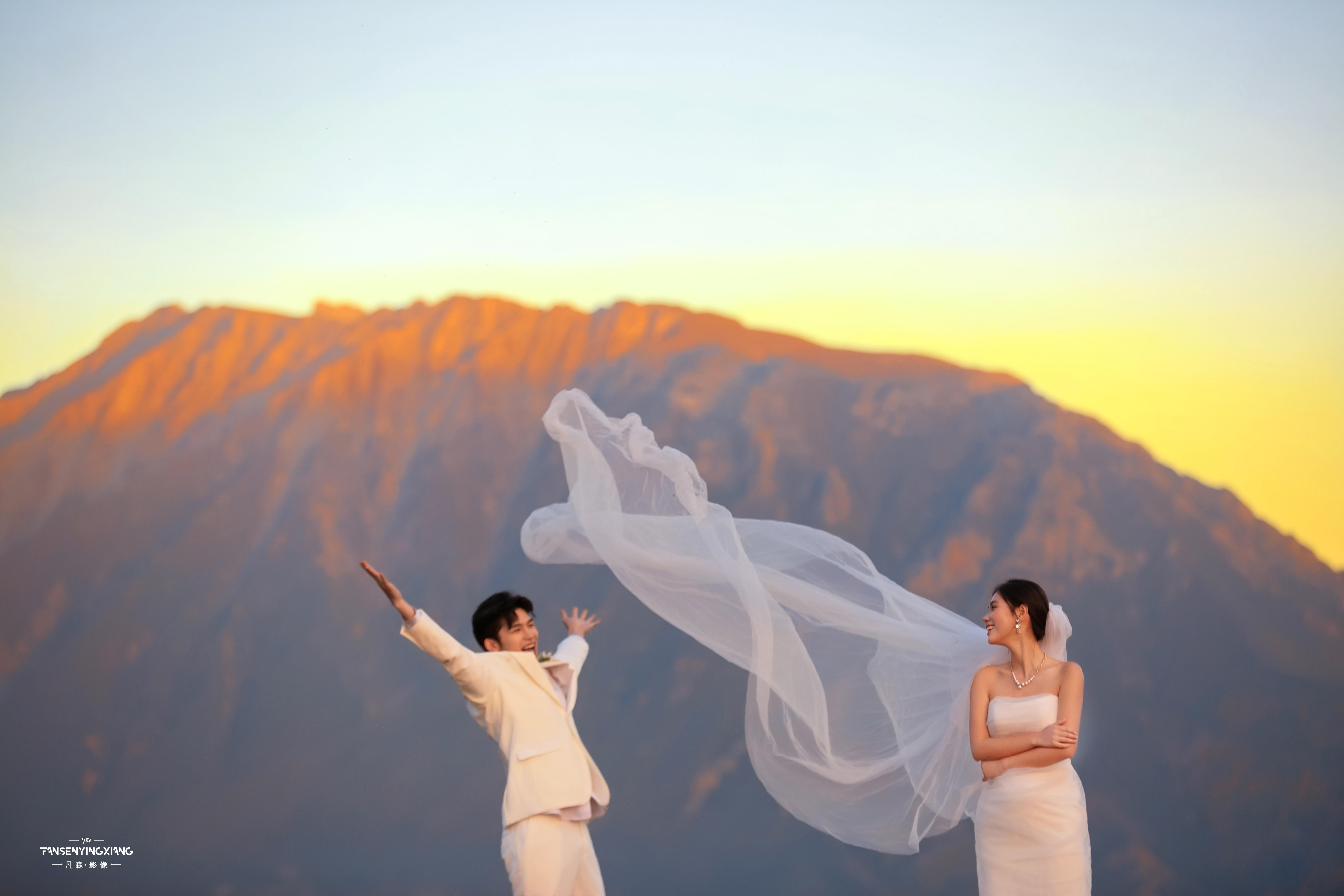 赶上了日照金山的限定浪漫！