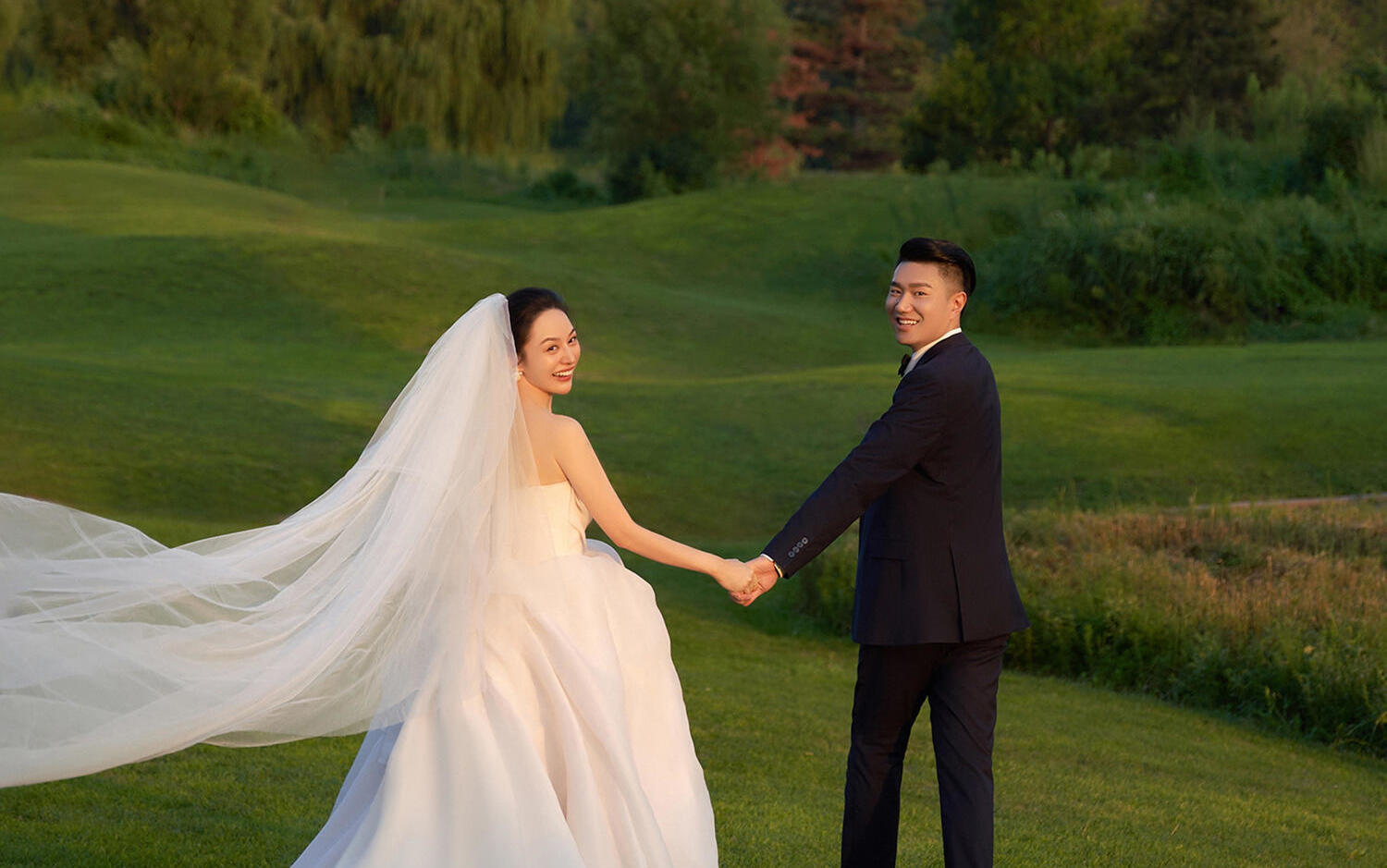  婚紗白，湖水藍，愛是第三種顏色