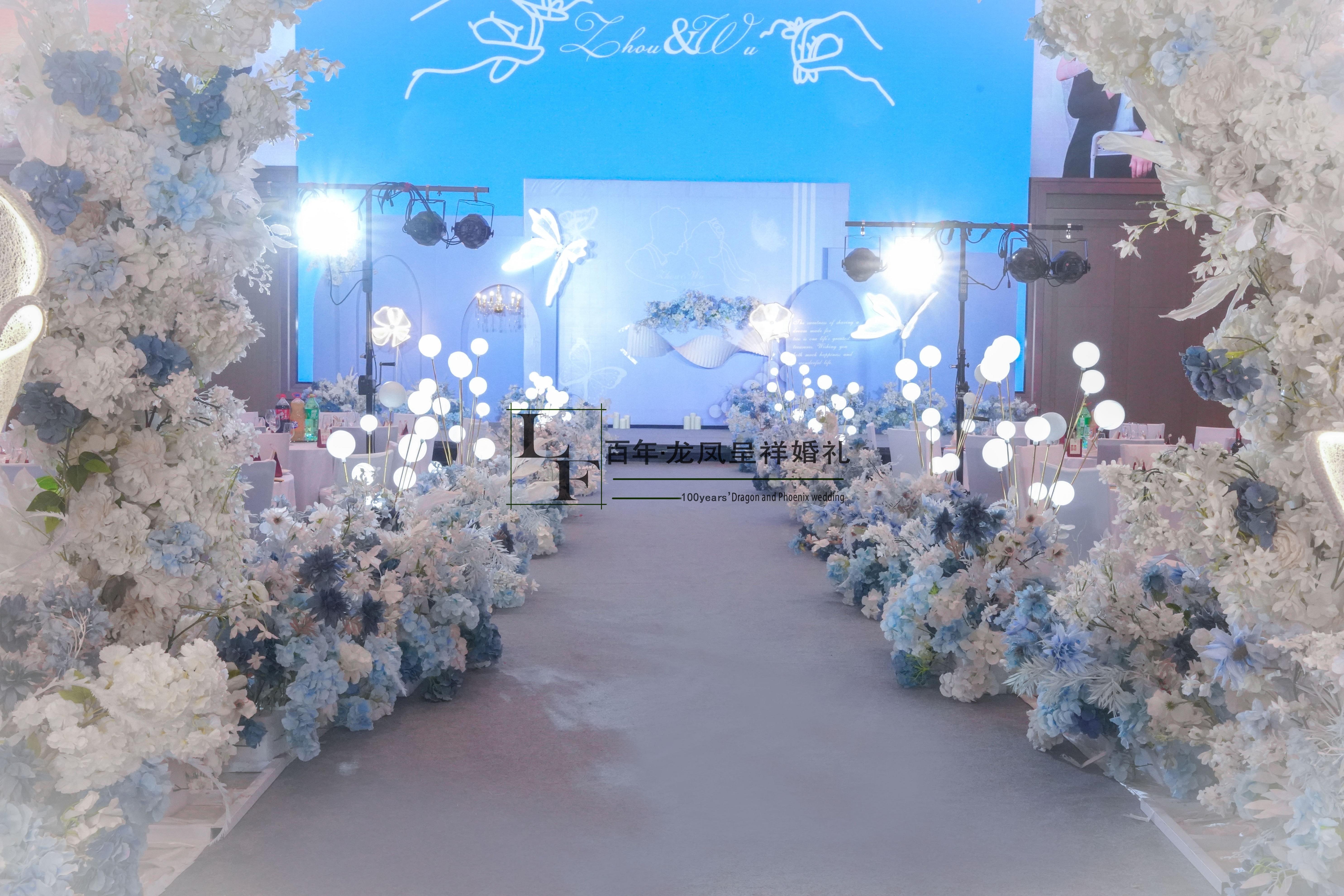 【皇冠假日，含四大金刚，T台灯光海报婚纱婚车】