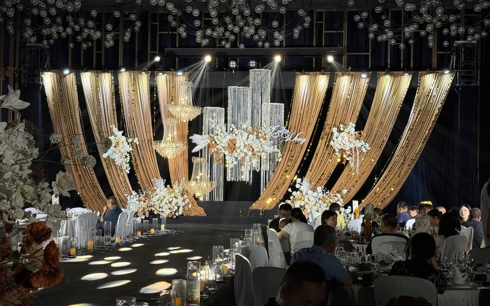 【夢幻婚慶禮儀策劃】深香檳韓式布幔亮片婚禮