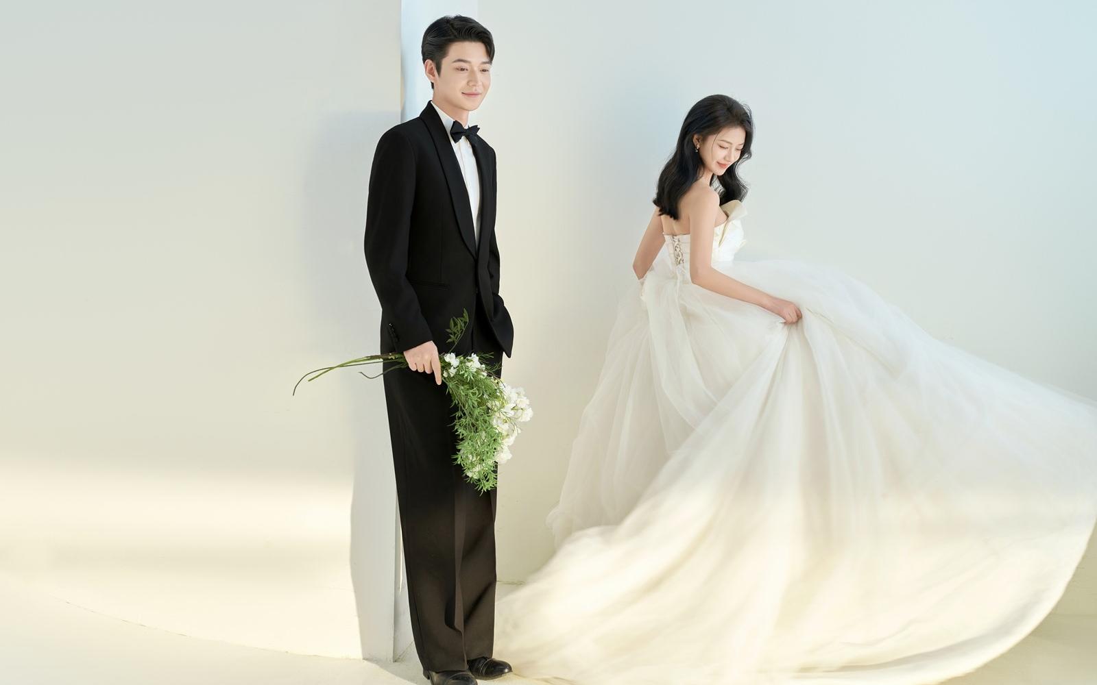 聽我的??氣質(zhì)女孩都去拍韓式主紗婚紗照