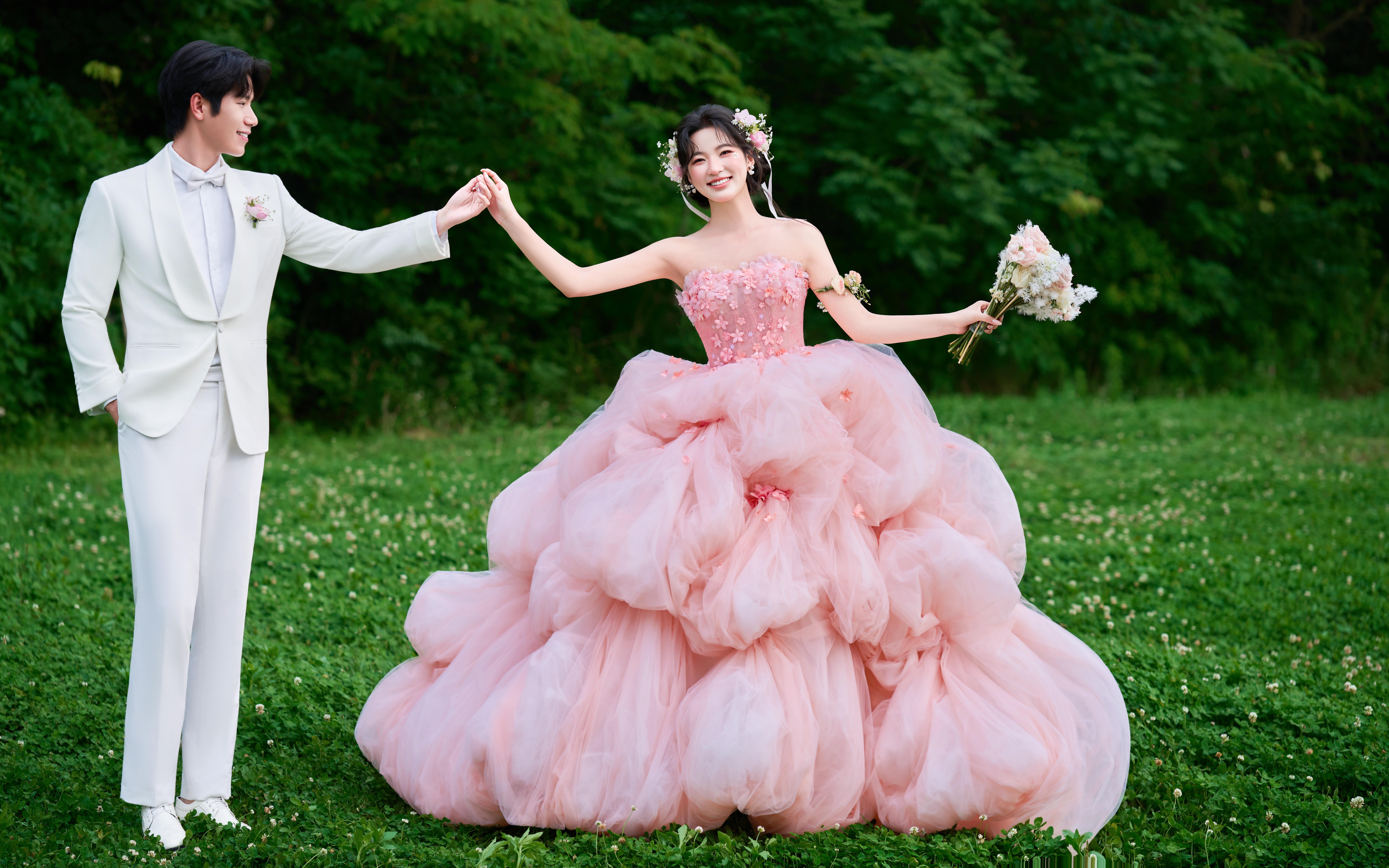公主草坪婚纱照，现实版森系童话故事