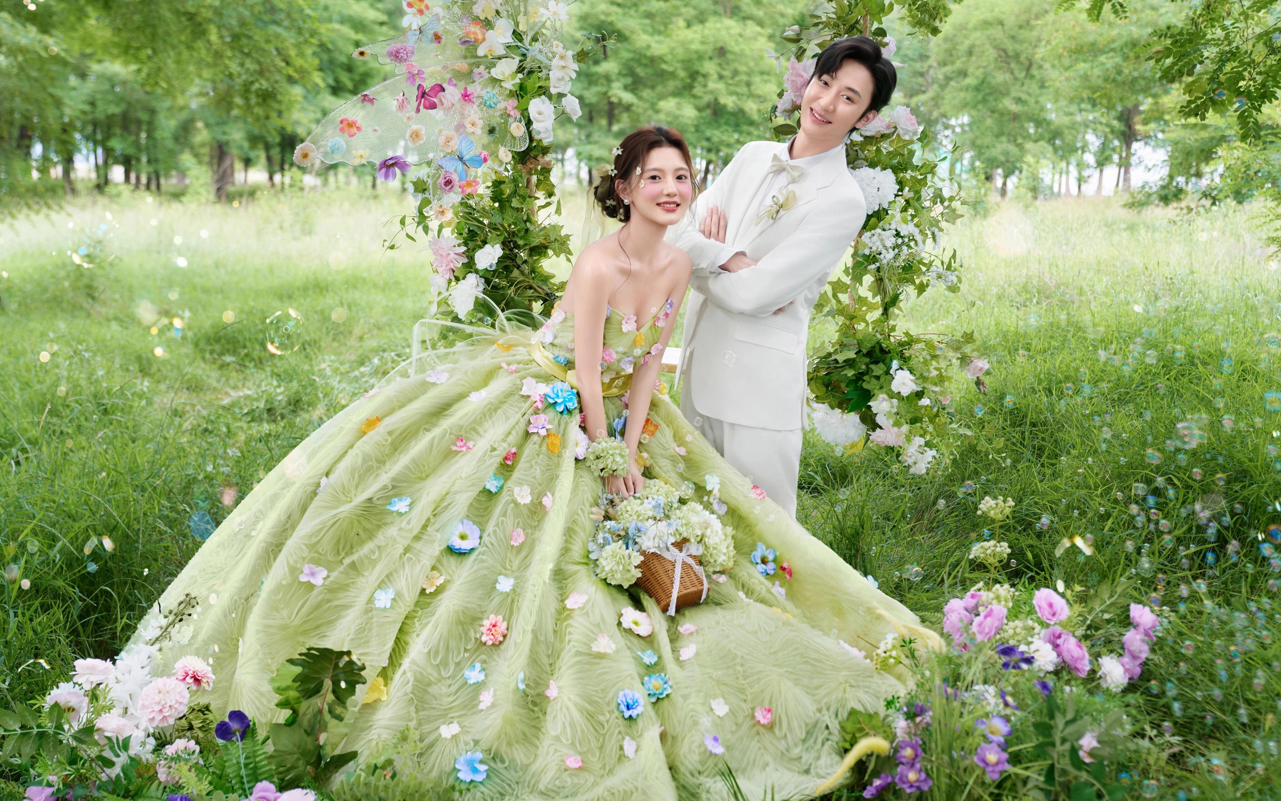 綠意下的浪漫 森系婚紗照的自然之美