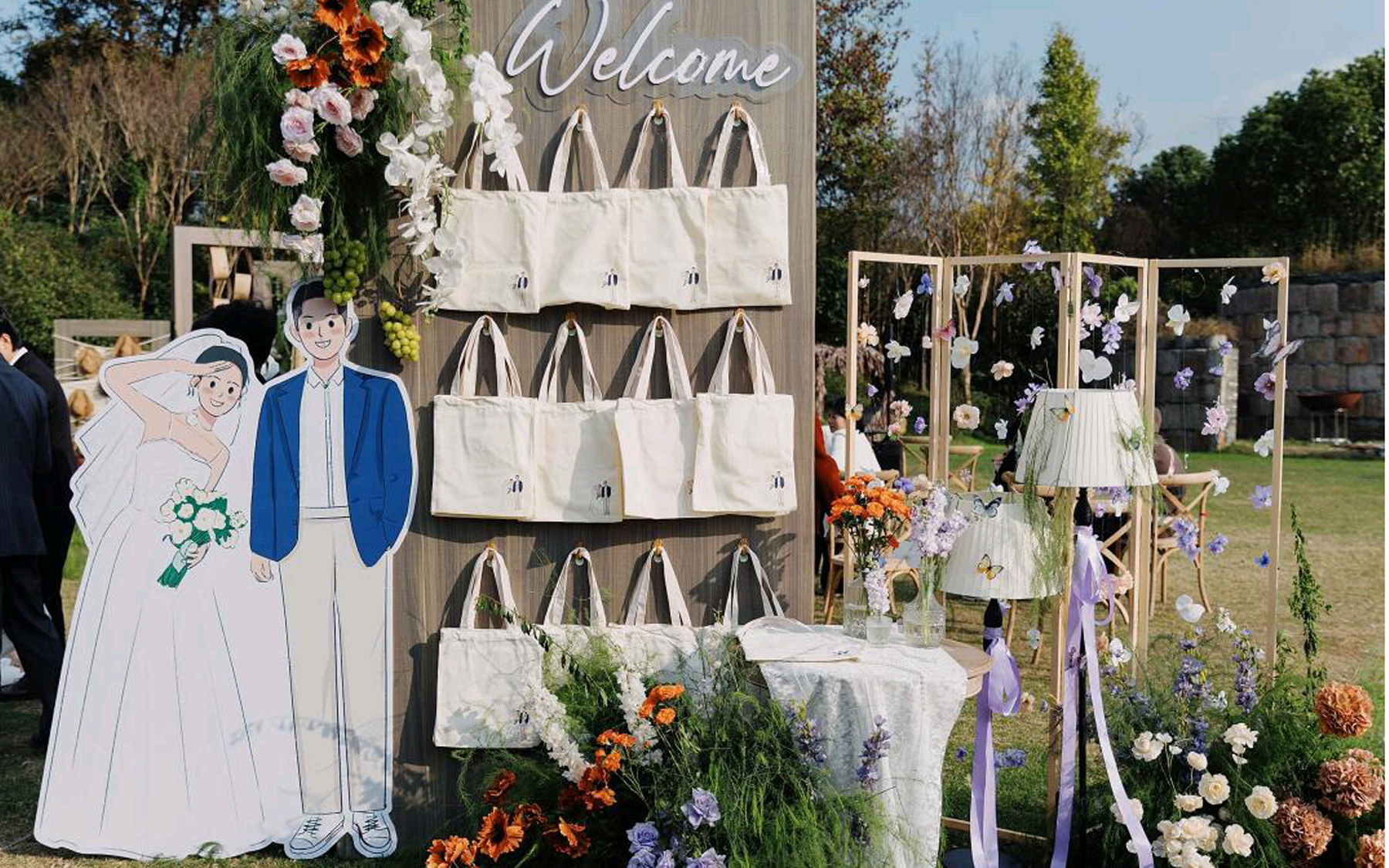 濃濃的戶外草坪婚禮