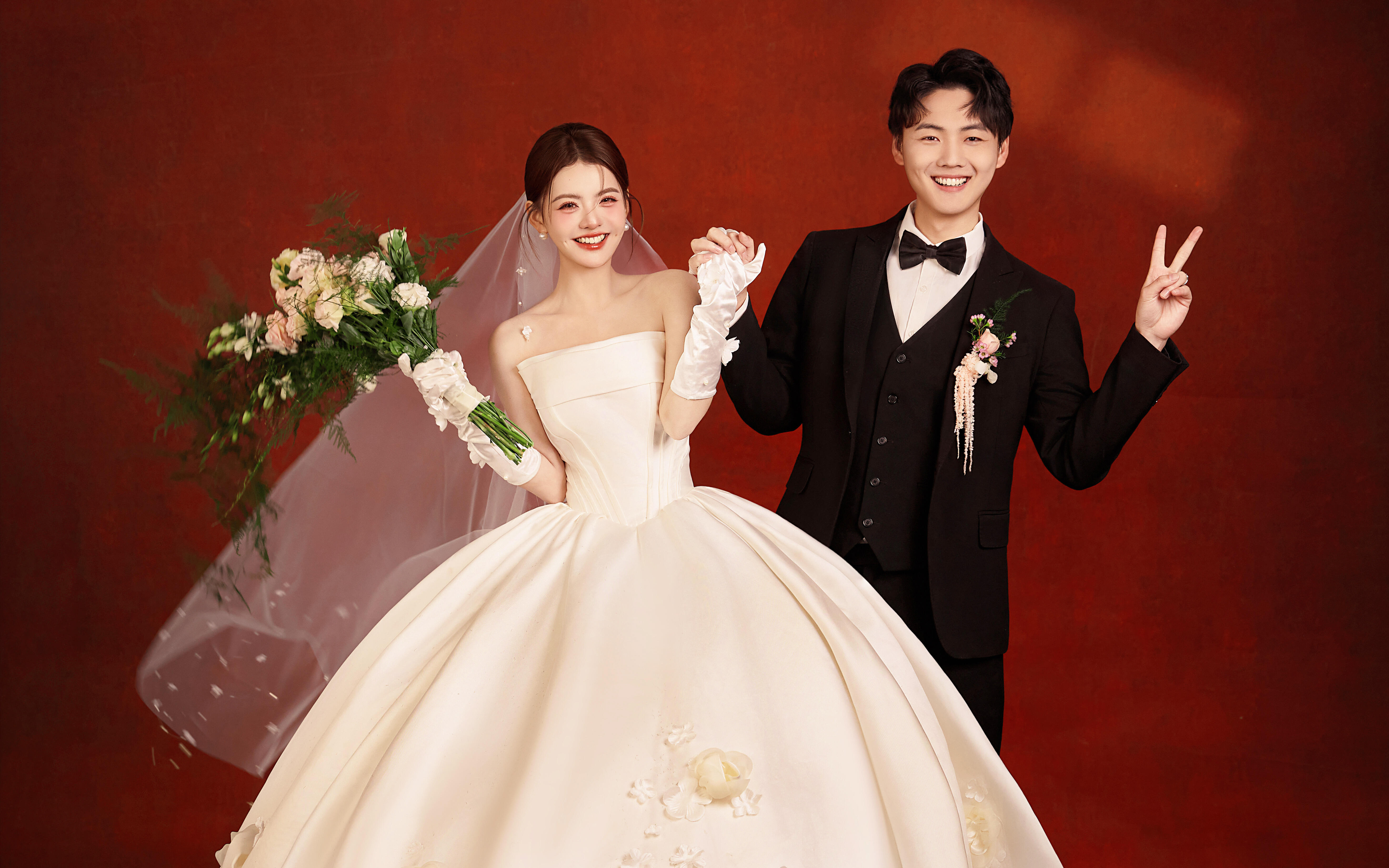 鈴蘭頭紗真的超浪漫??復(fù)古紅主紗婚紗照