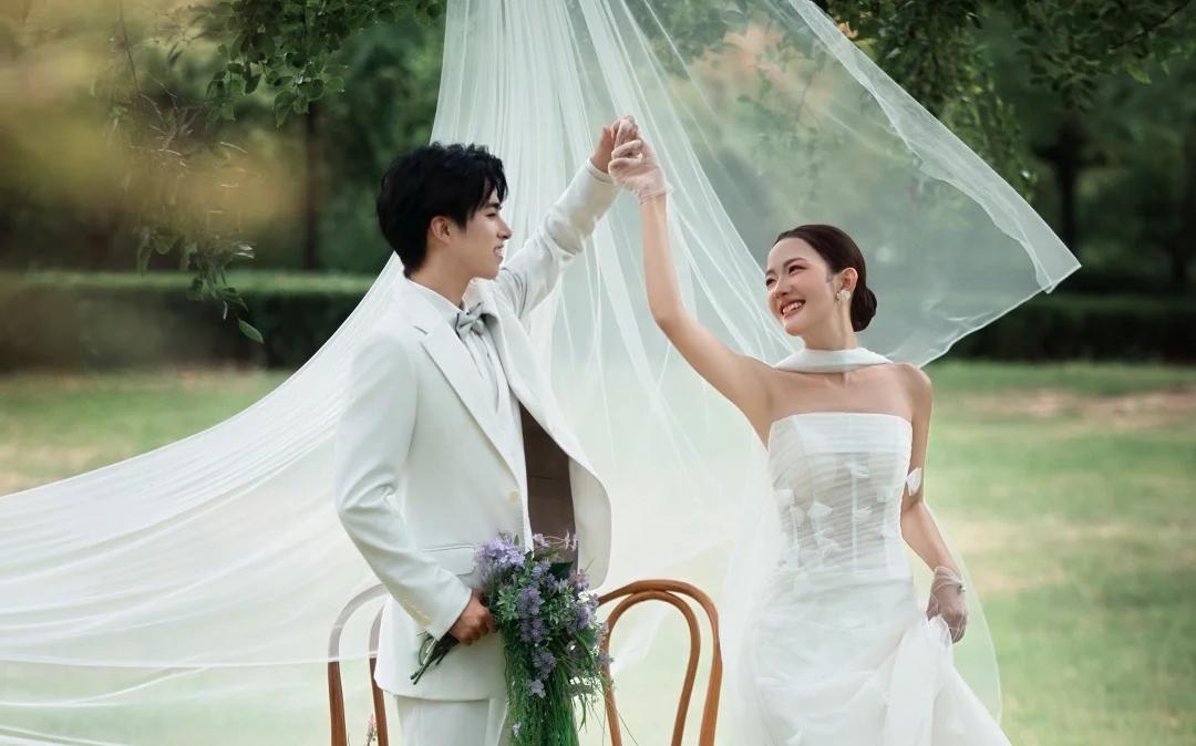 森系草坪婚纱照