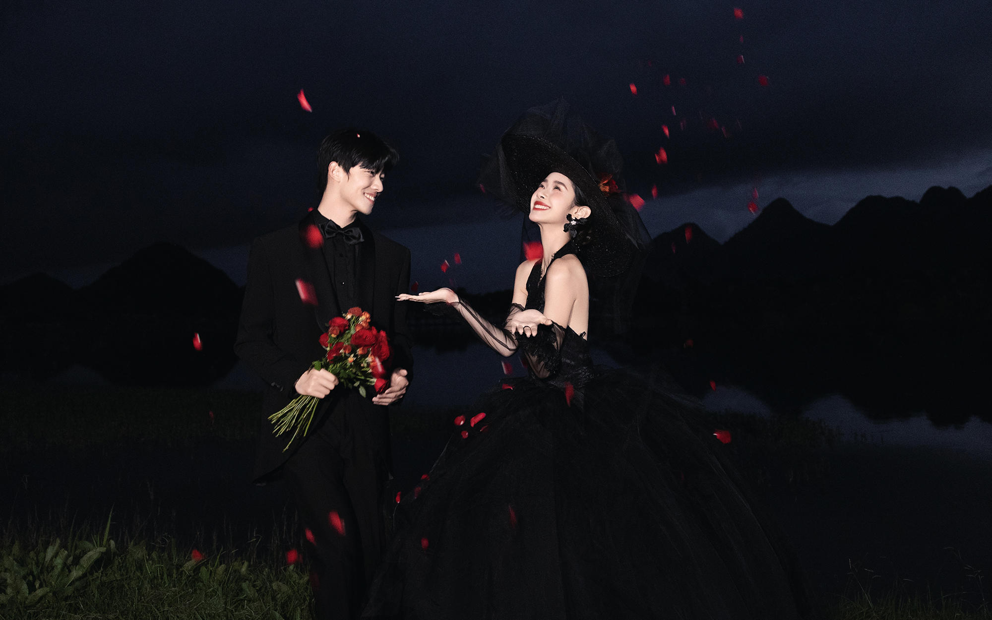 以爱为名，共赴我们的永夜与繁花 🌙✨🌹