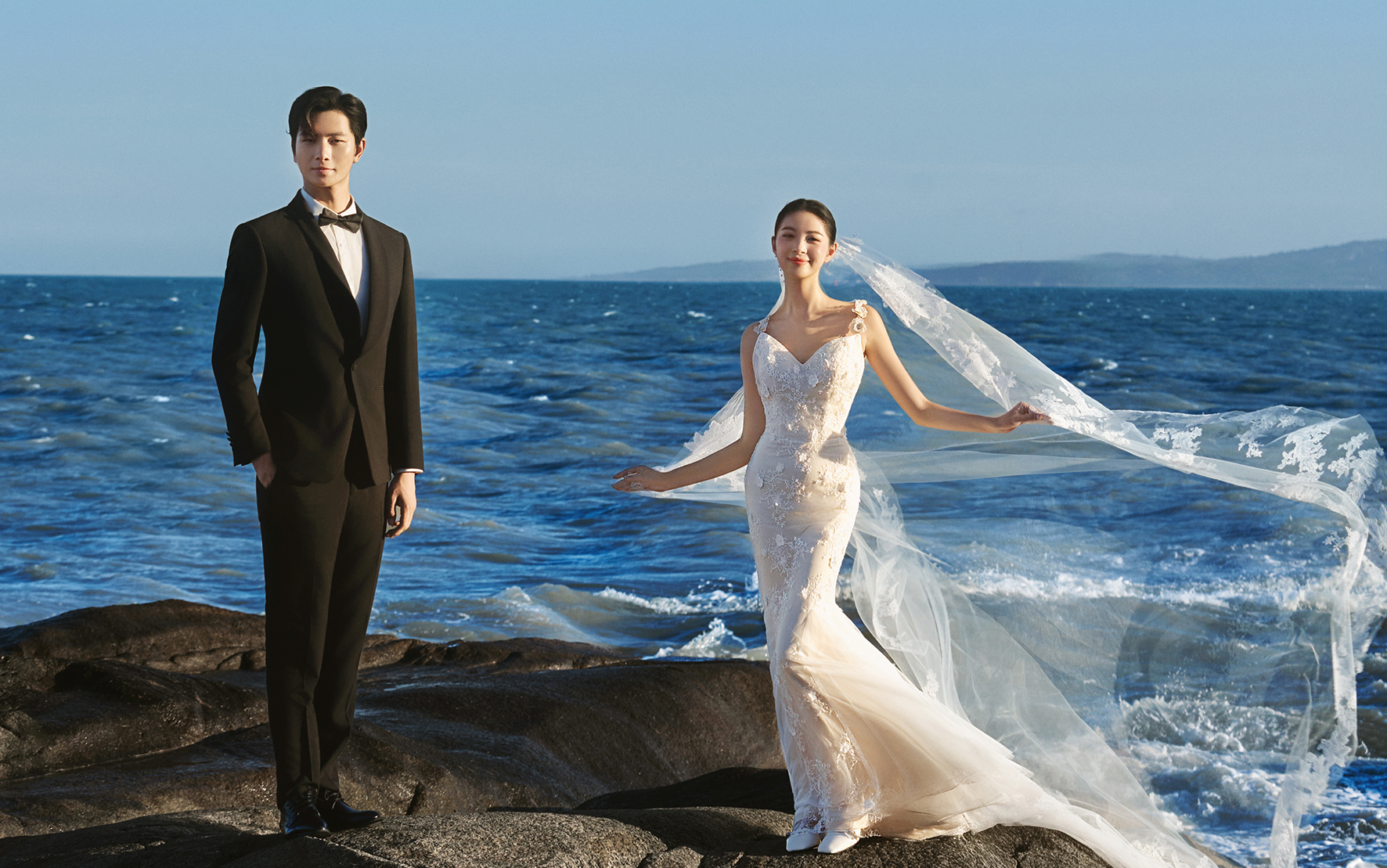 无需远赴冰岛🌊三亚也能拍出黑礁石婚纱照