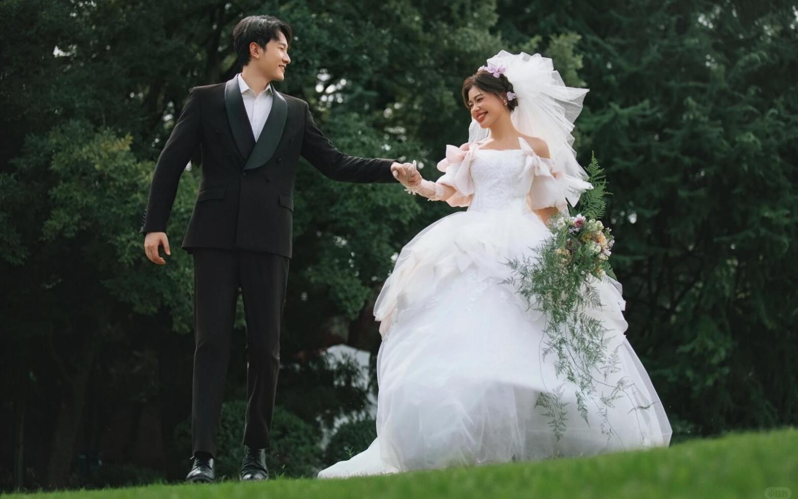 森系草坪婚纱照 | 把童话写成我们的故事