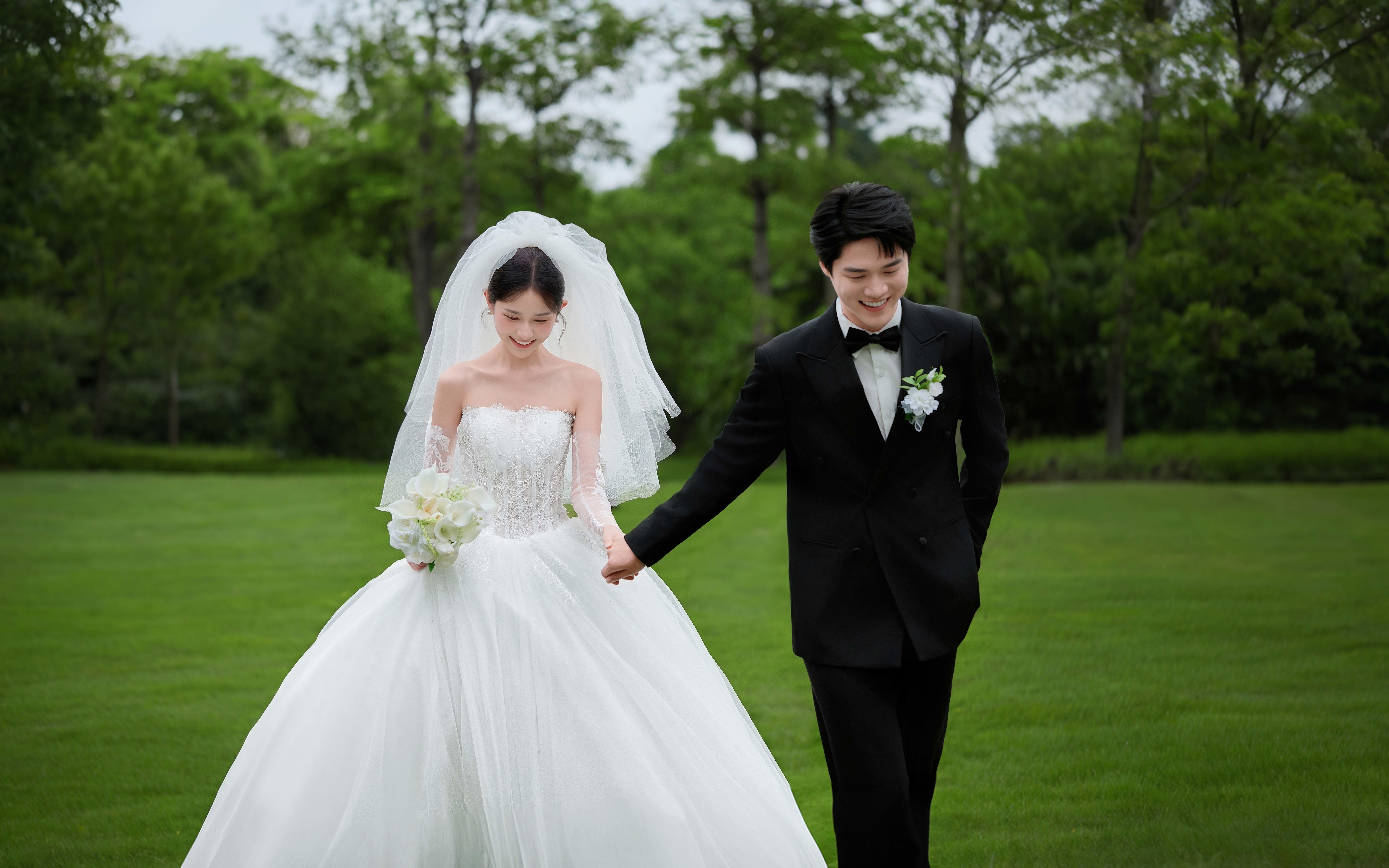 太治愈了 只有拍了草坪婚纱照的姐妹才懂