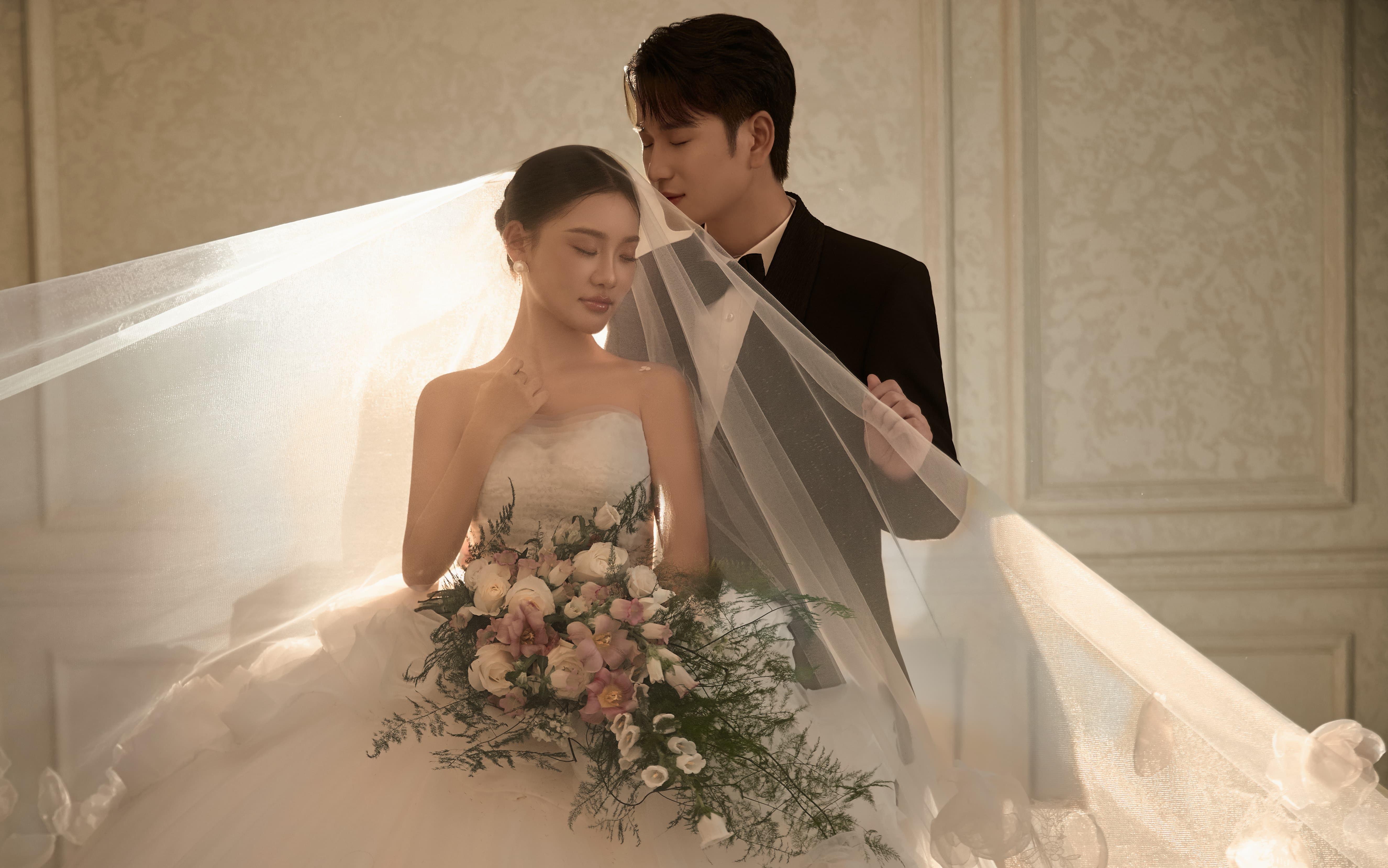 极简风婚照与光的结合恰到好处的温柔