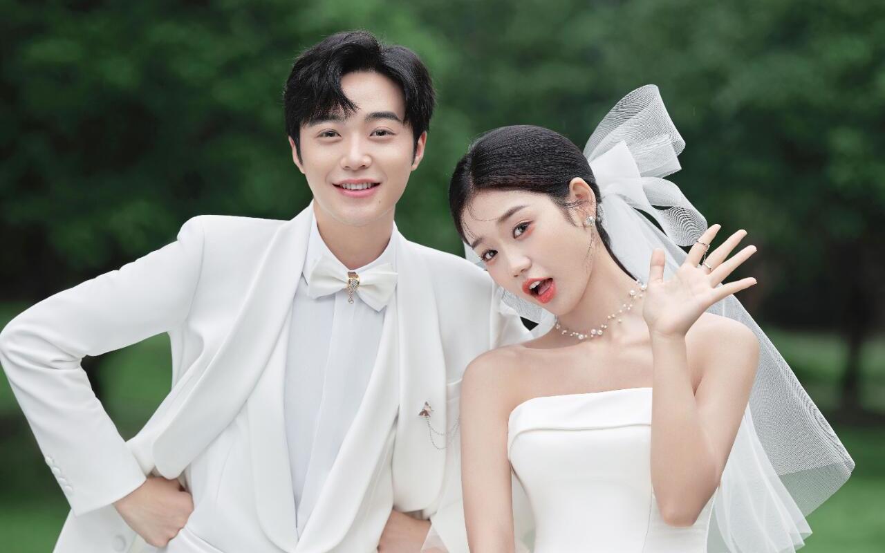 甜妹进夏天，当然要拍森系婚纱照啦