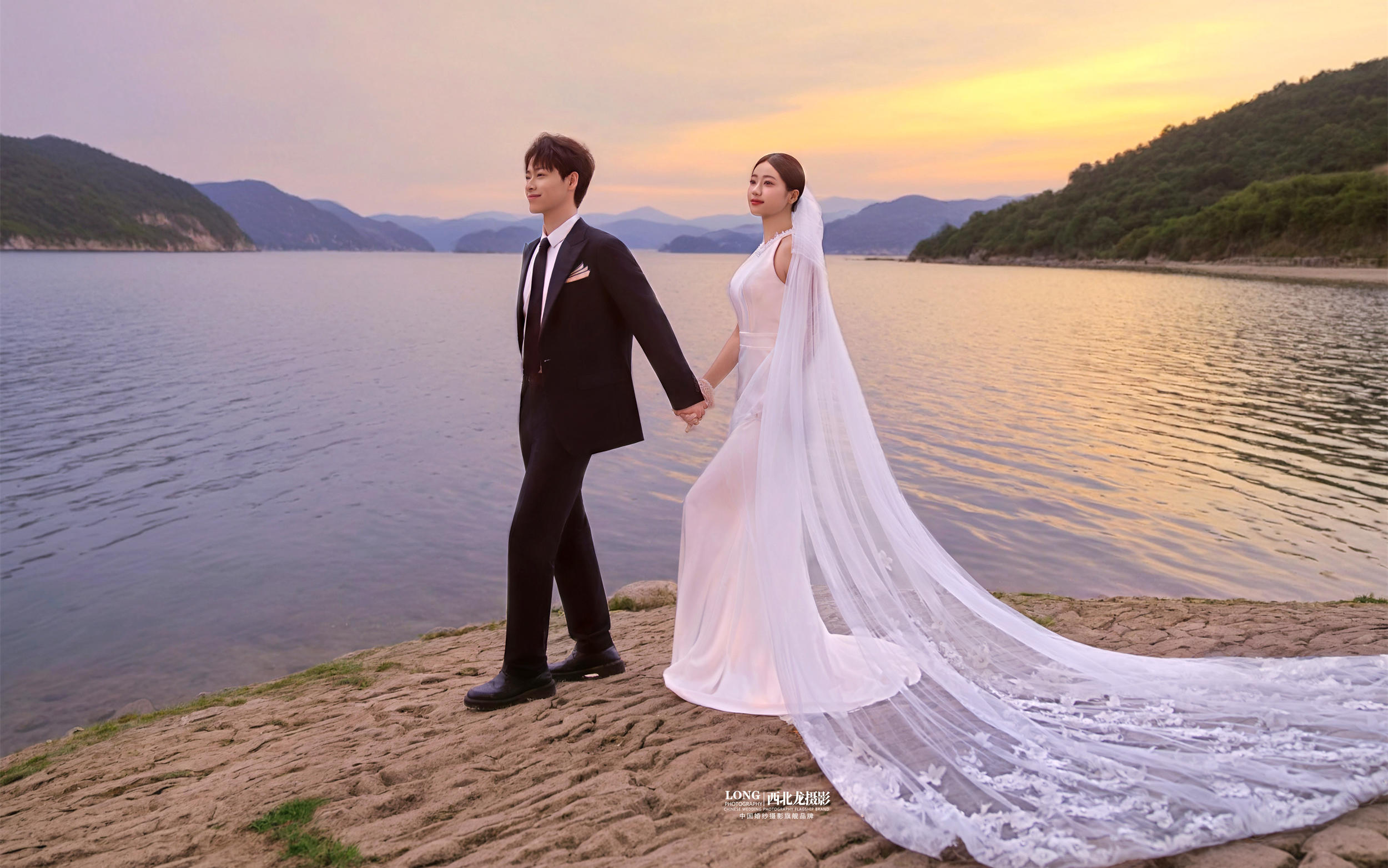 永远可以相信湖边的落日🌇夕阳婚纱照好绝