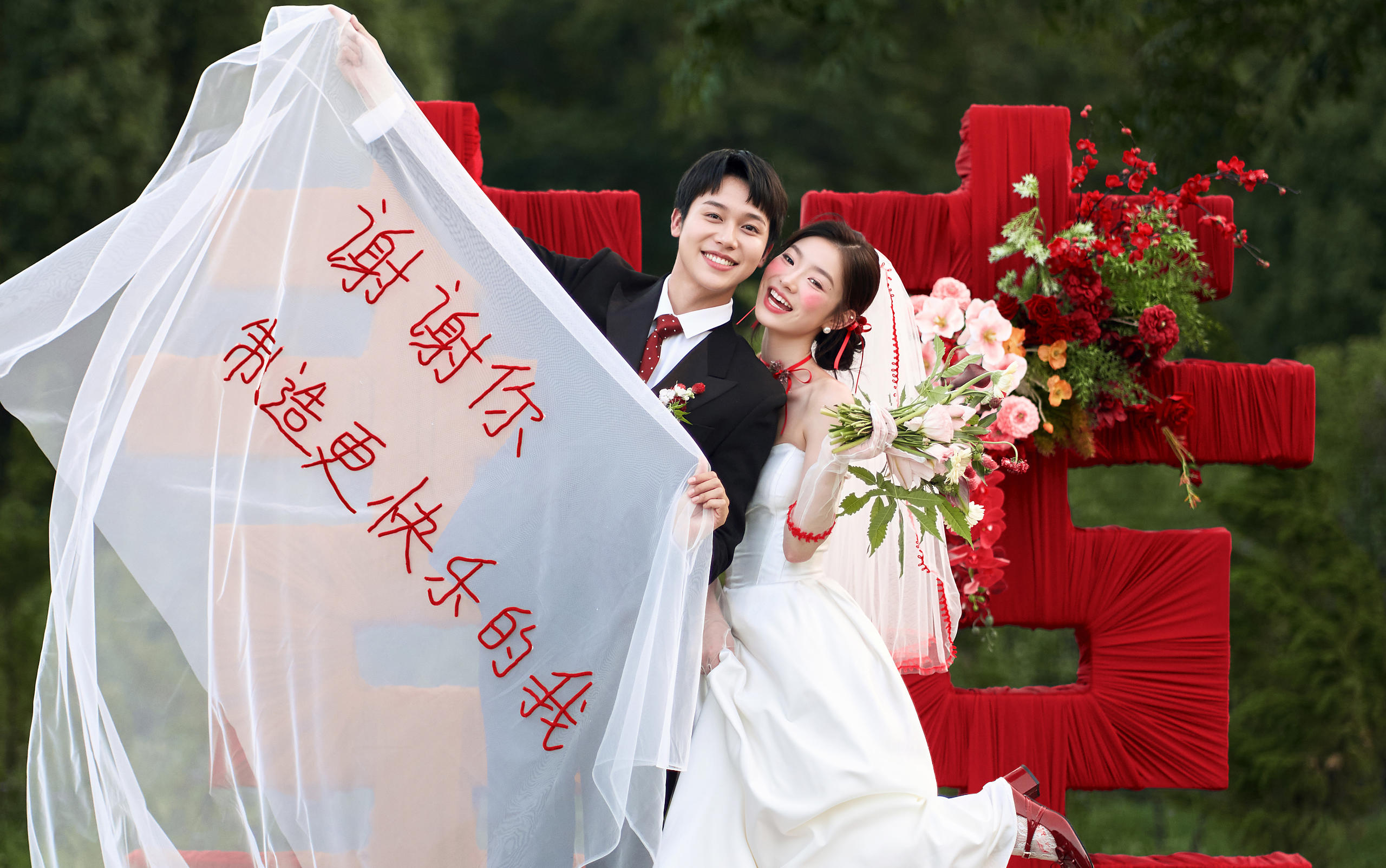“新喜嫁”草坪婚纱照❤️年轻人喜欢的风格