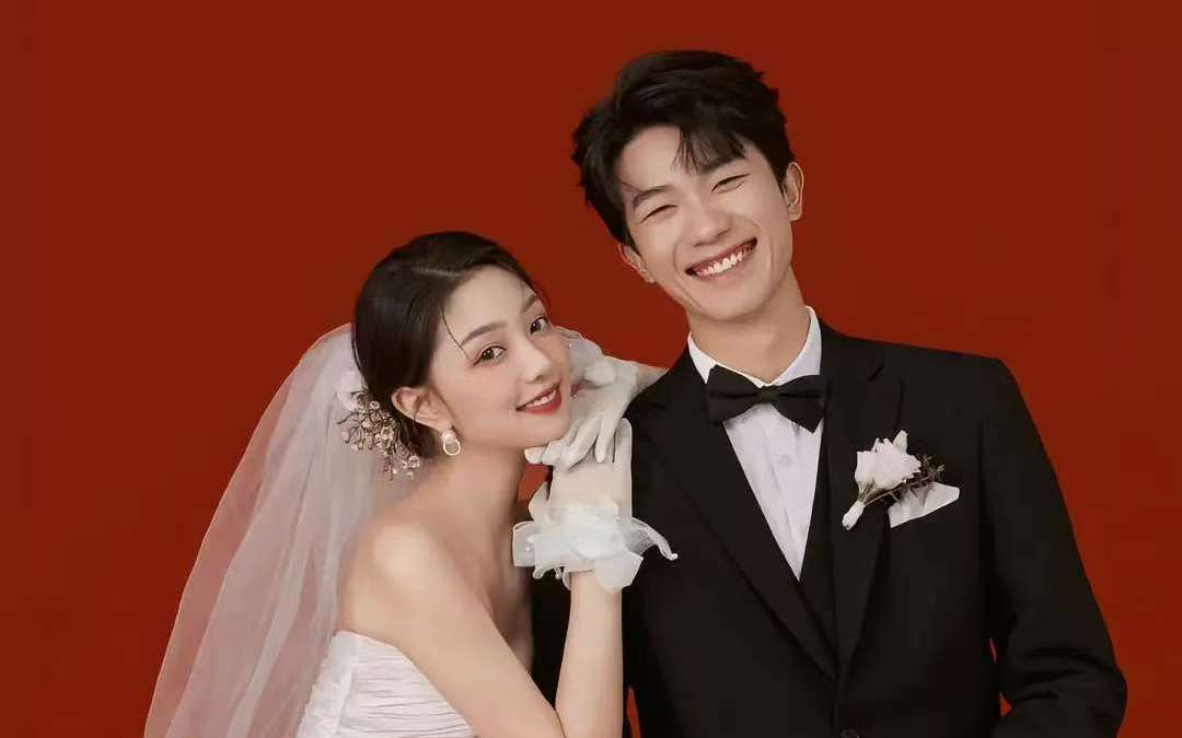 輕復(fù)古喜嫁風(fēng)婚紗照