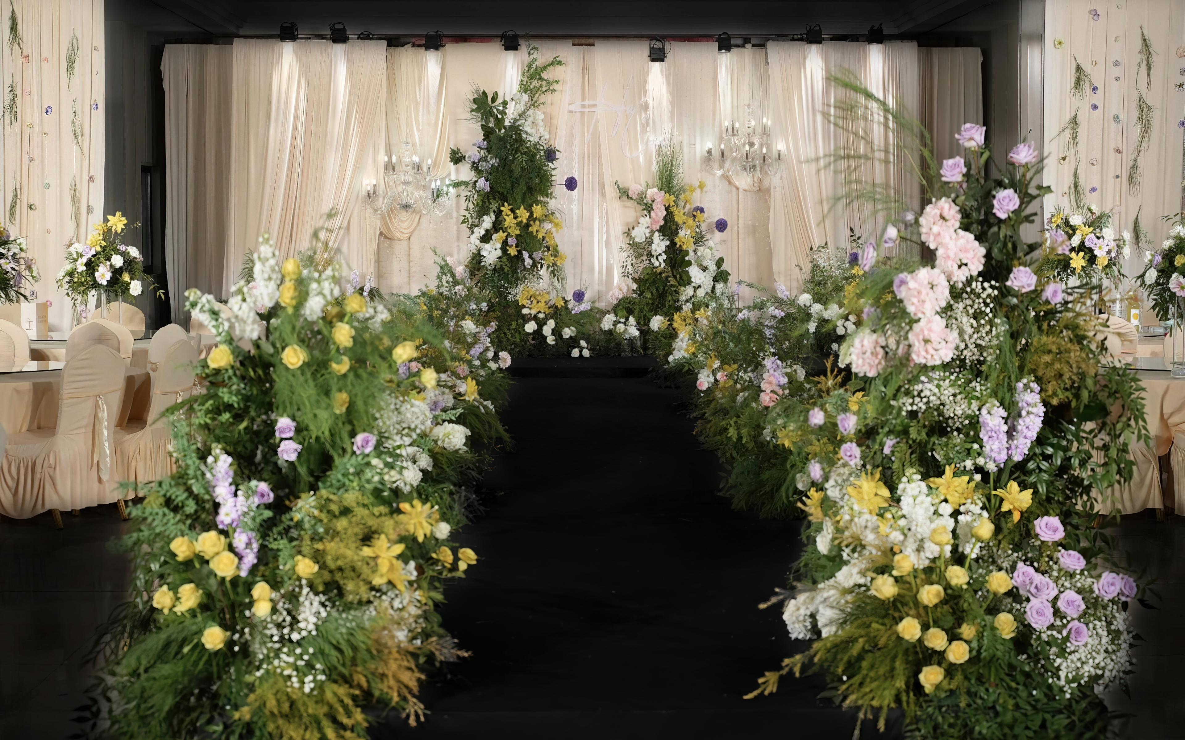 以花為媒締結(jié)良緣，婚禮更添溫情