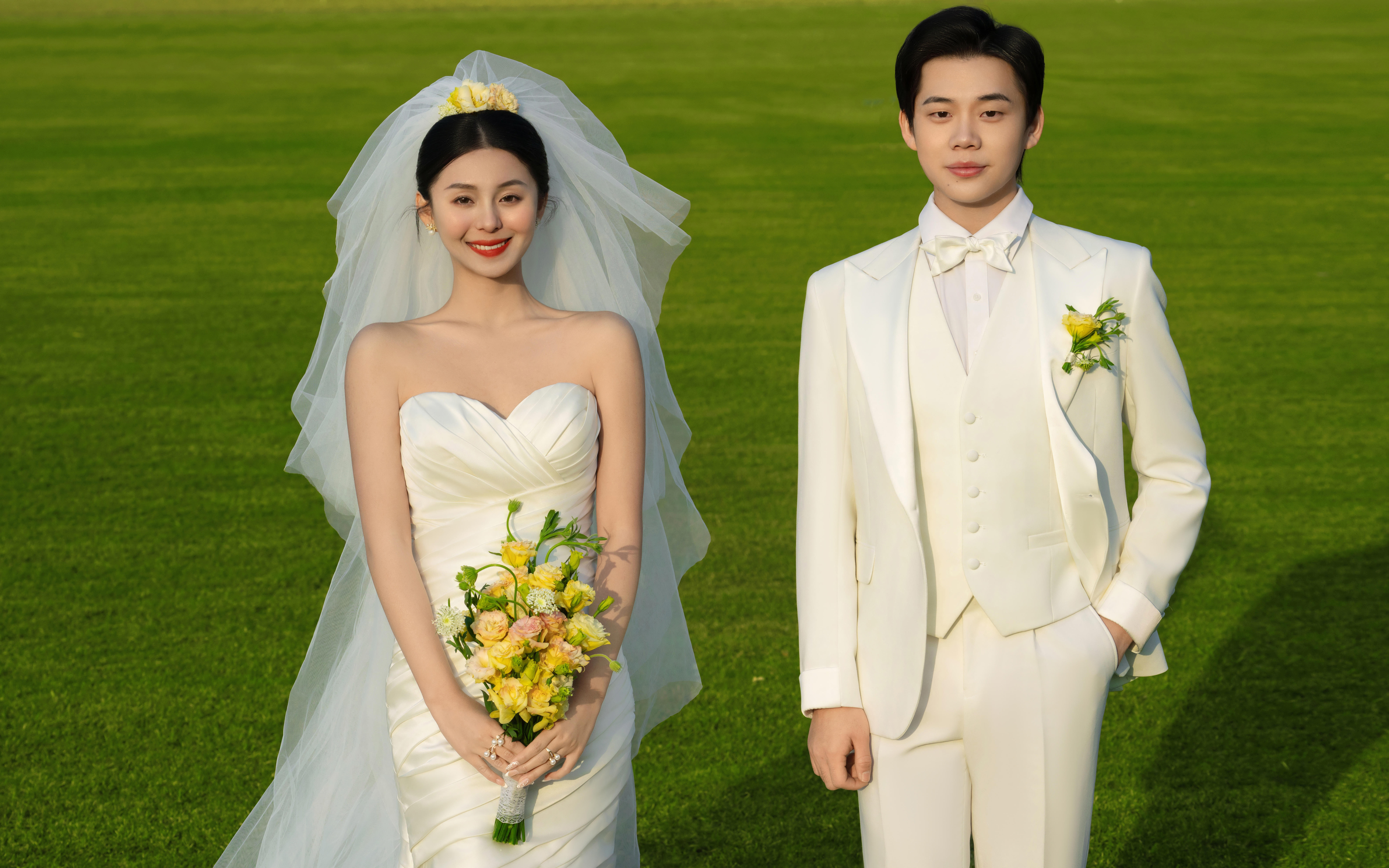 “把春天的草地、柔軟的光，都揉進這幀畫面里啦??