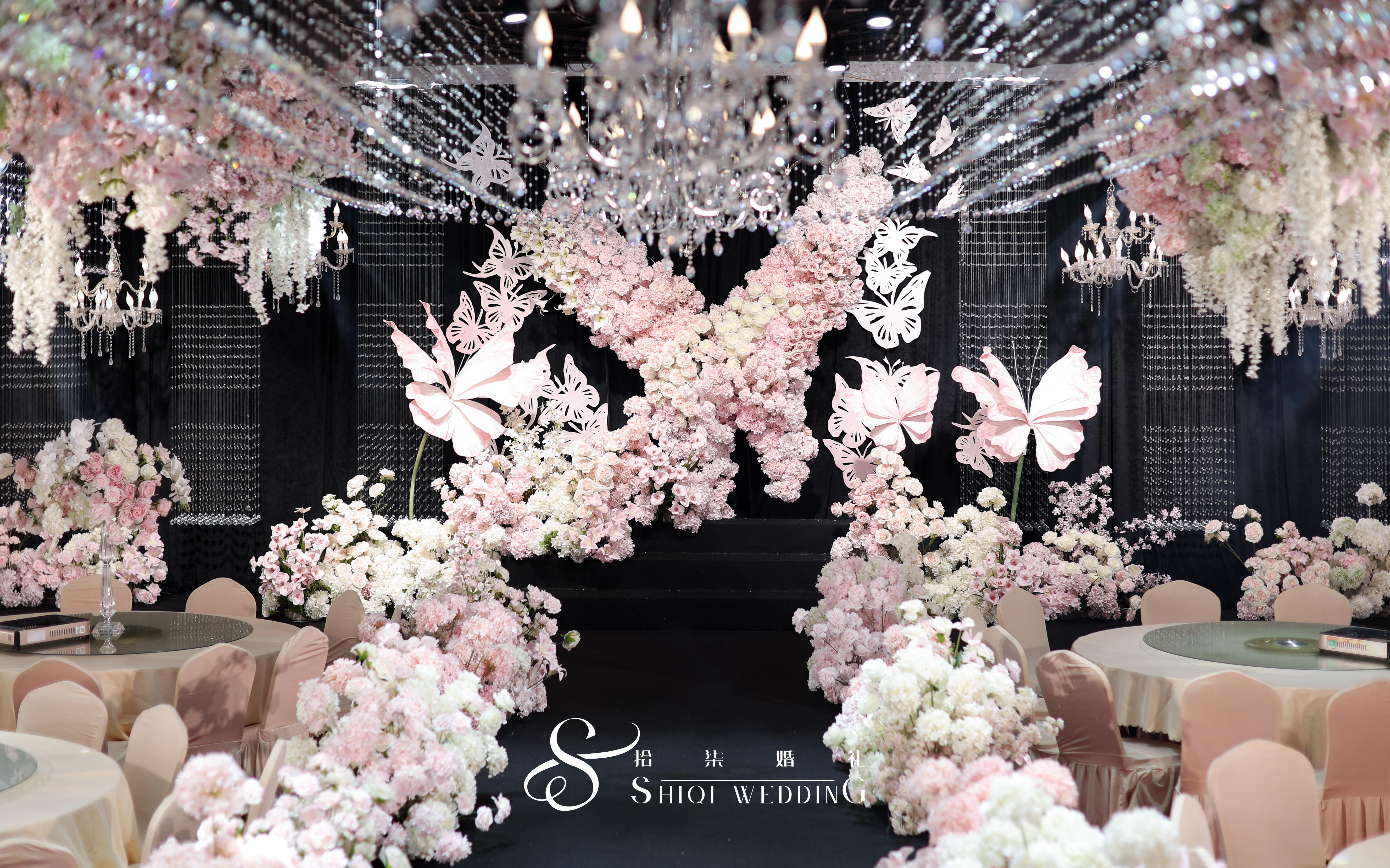 梦幻粉韩系水晶吊顶婚礼「拾柒婚礼」