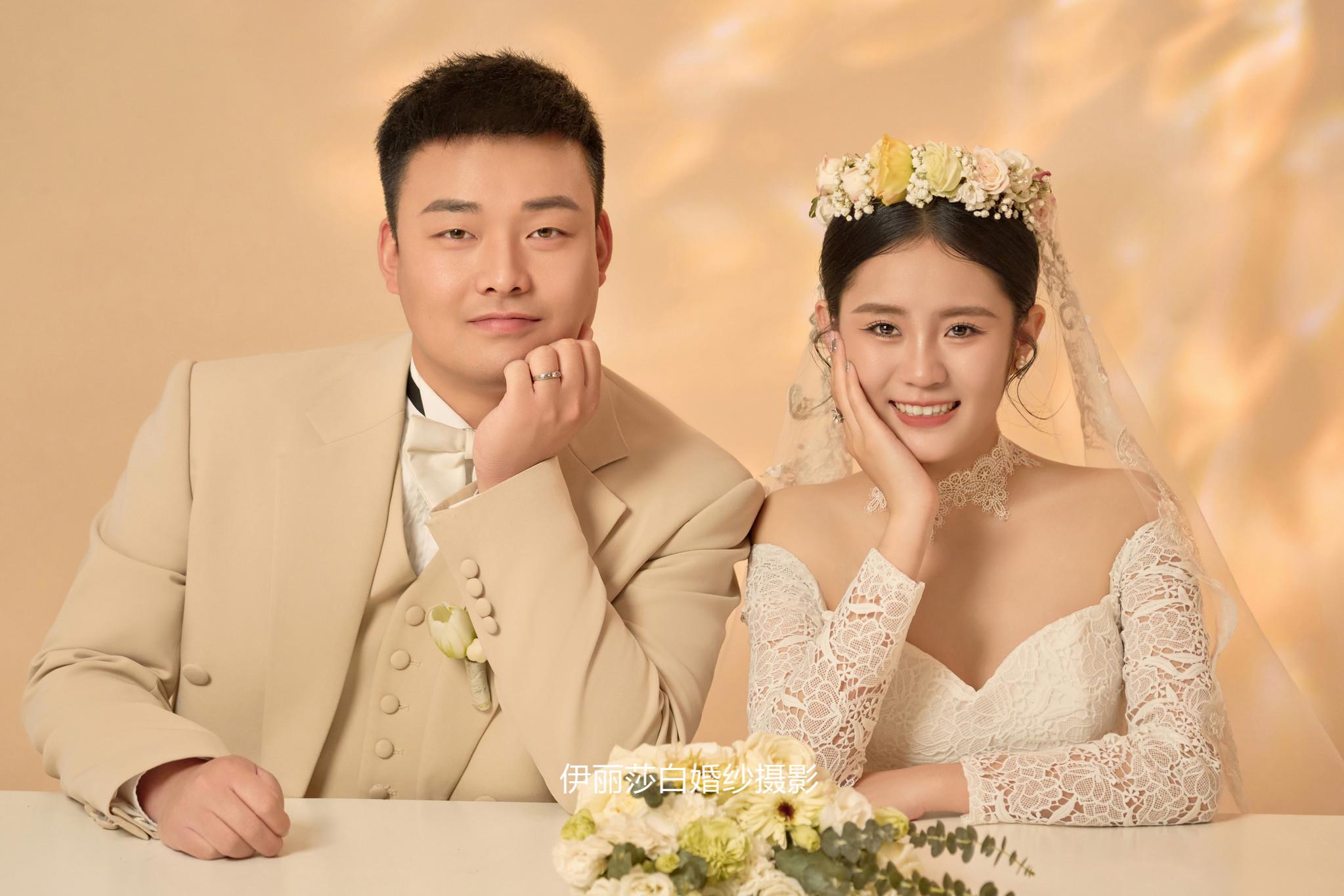 拍婚紗照3888套餐有跟妝+秀和+禮服 4699