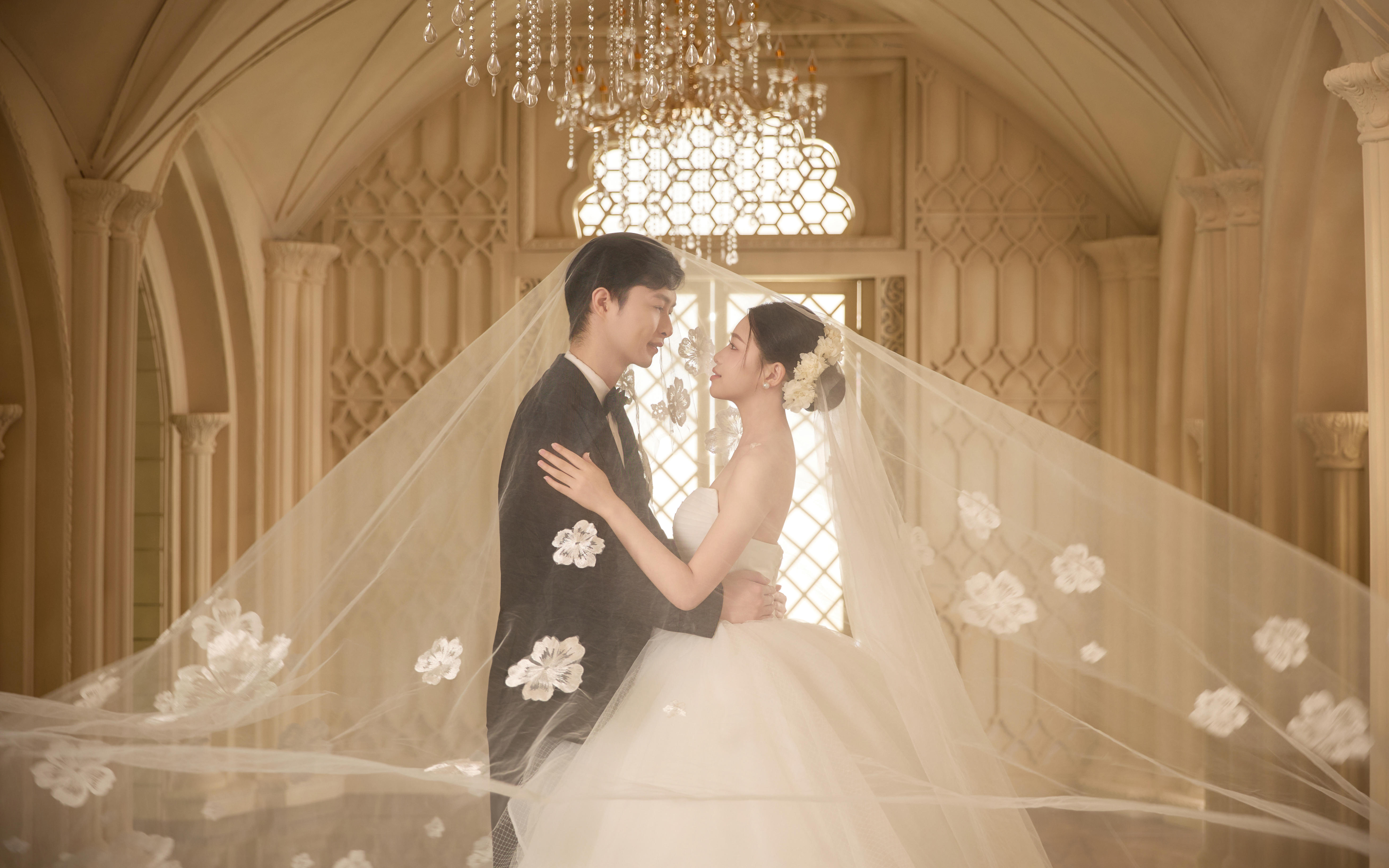 美到想私藏的古堡婚纱照 氛围感封神了