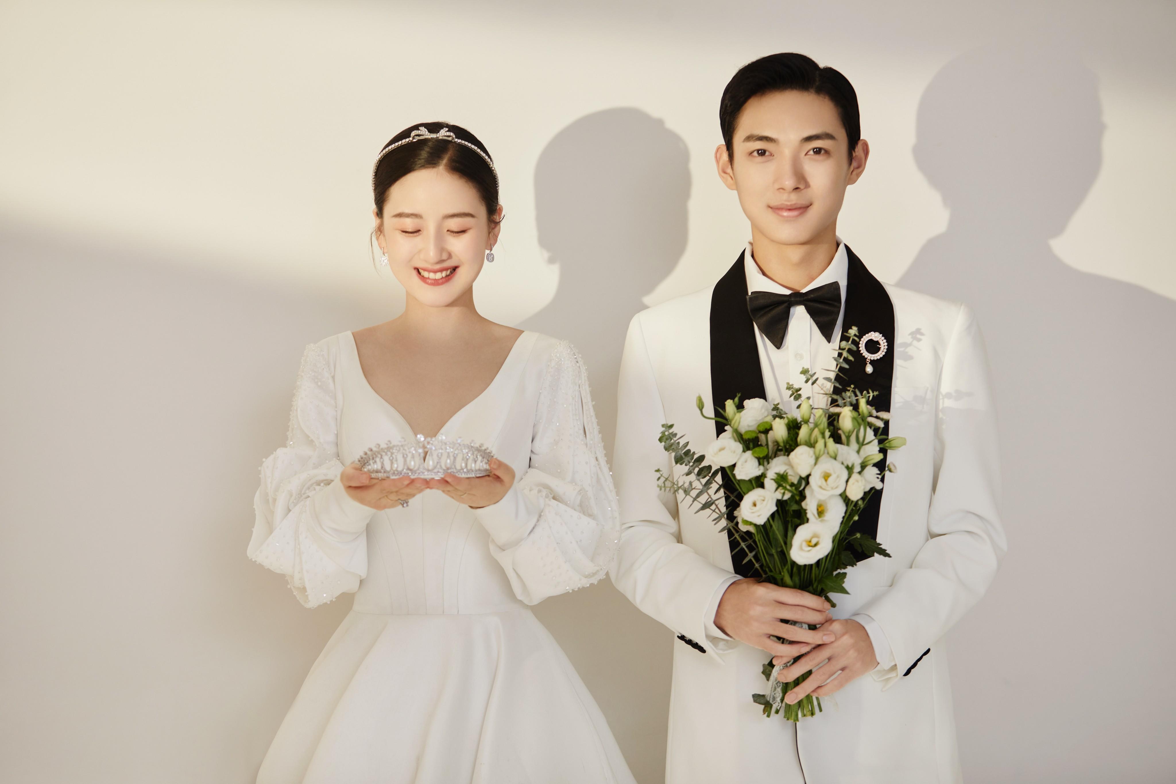 仪式感满满的极简光影韩式婚纱照✨很难不爱❤️