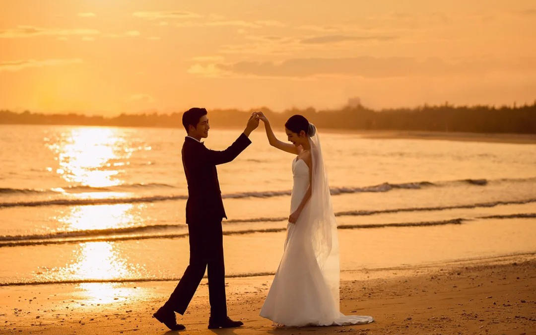 海边夕阳婚纱照
