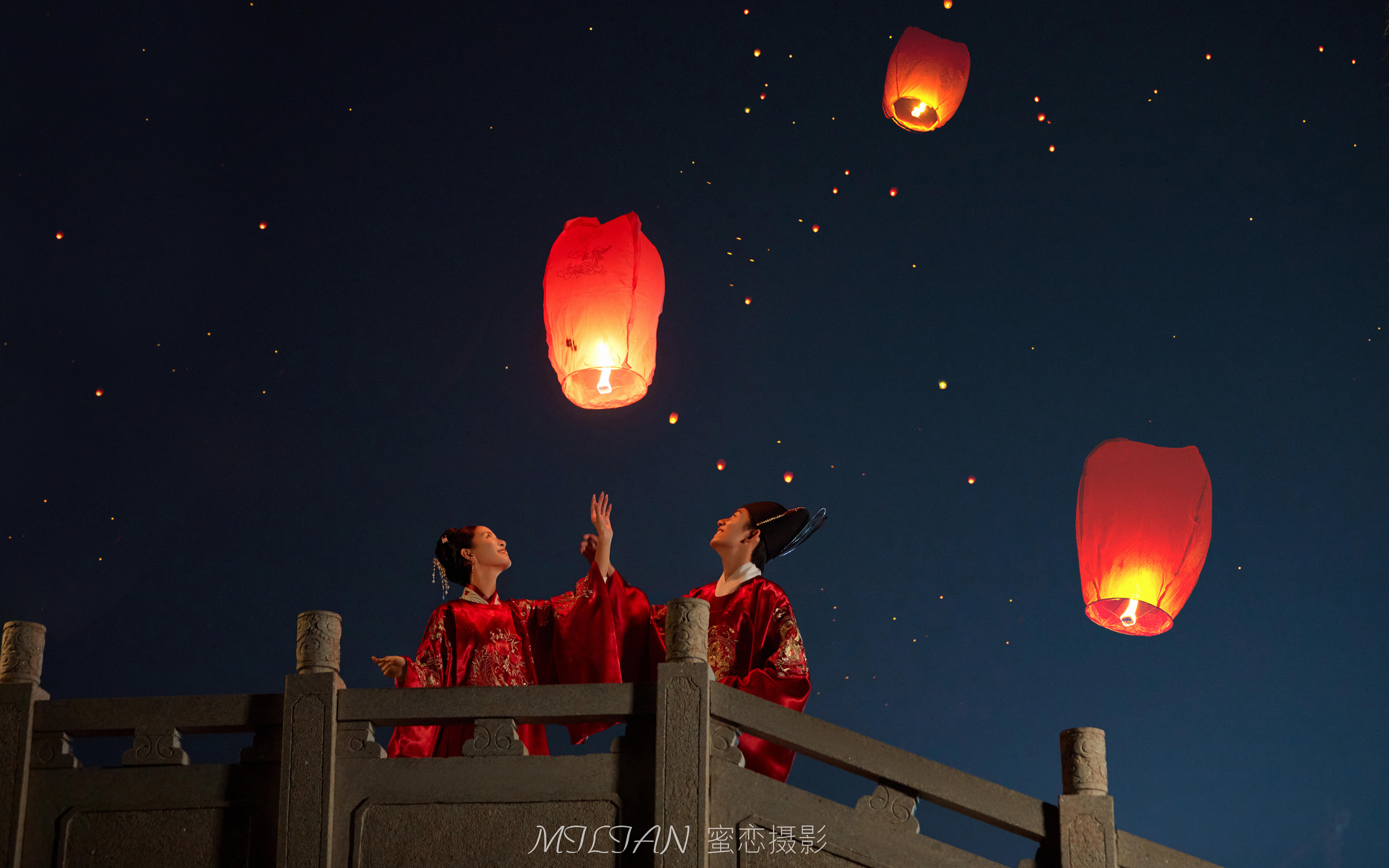 【蜜戀】為你明燈三千 夜景漢服婚紗照氛圍感美哭了