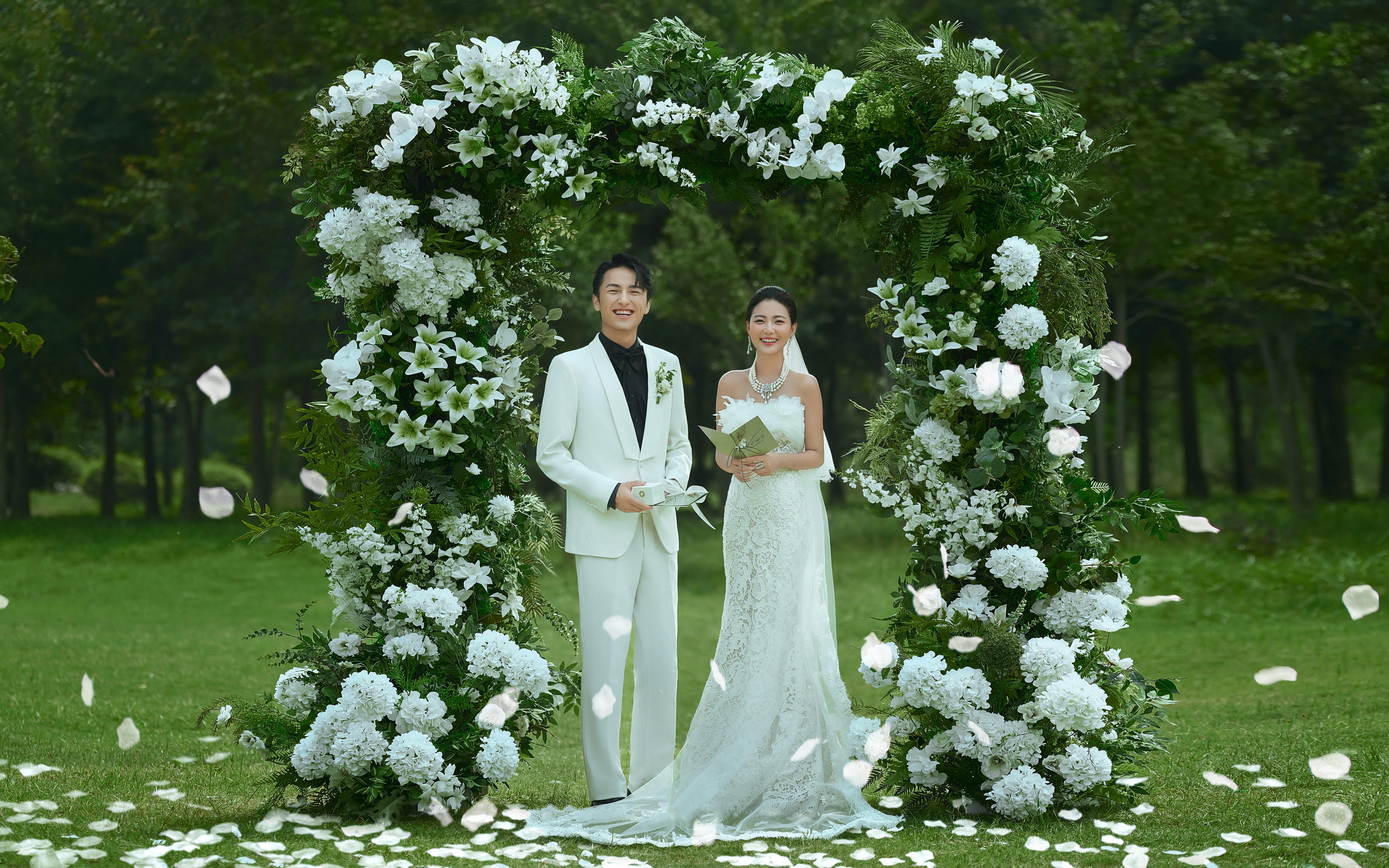 真的爱死我的婚纱照了 太喜欢啦！！！！！