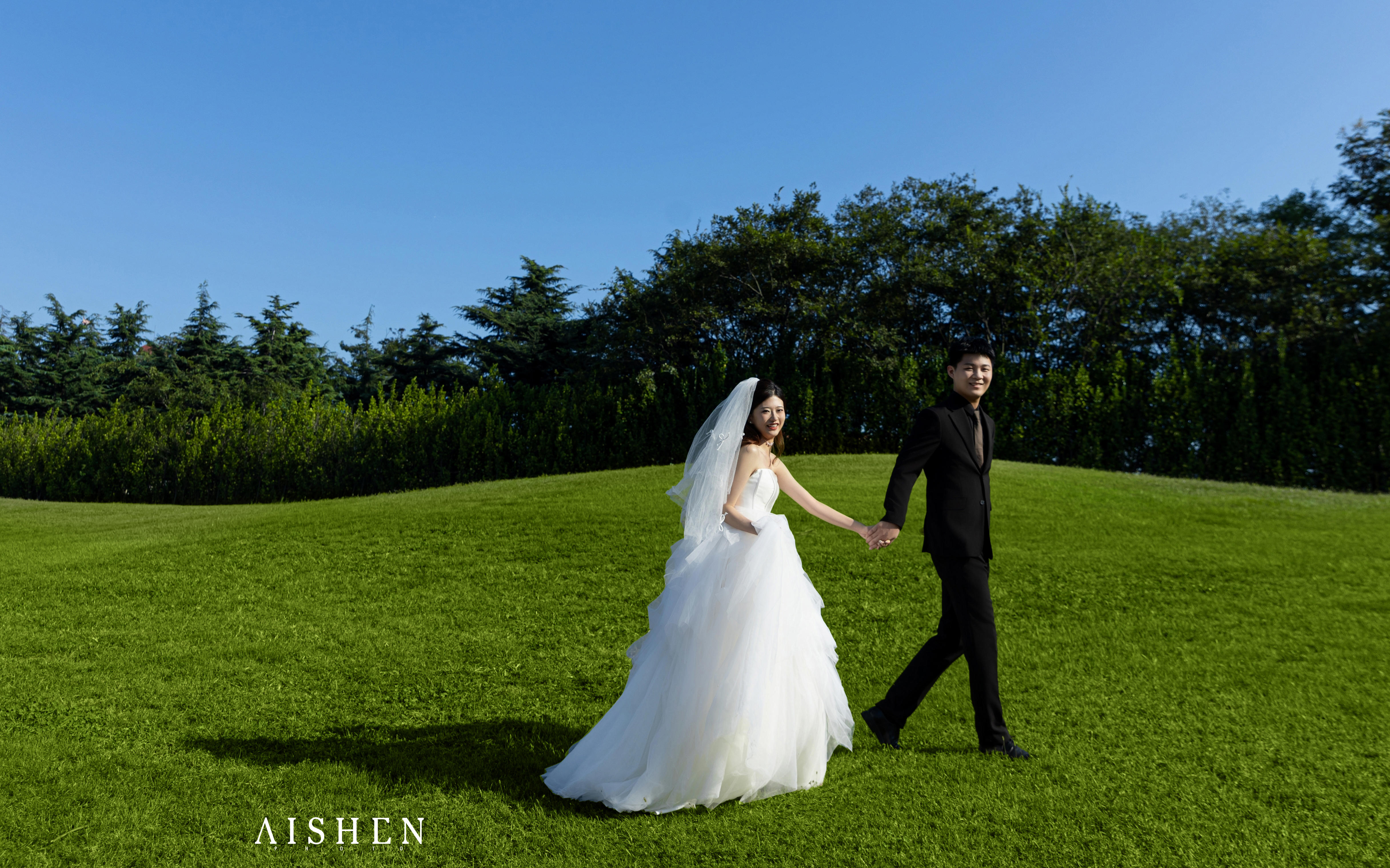 客照分享~外景森系草坪婚纱照