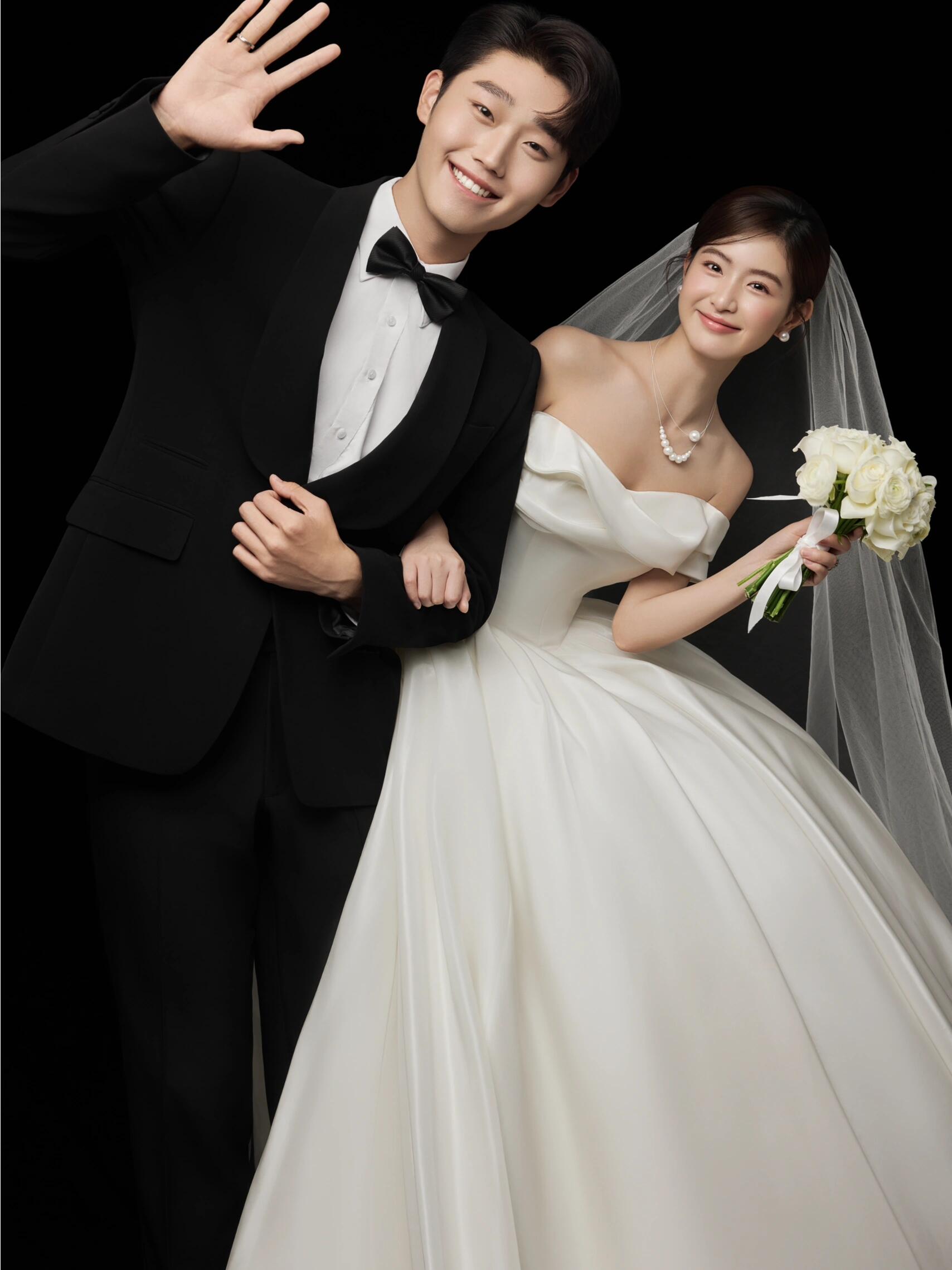 超简约的内景婚纱照