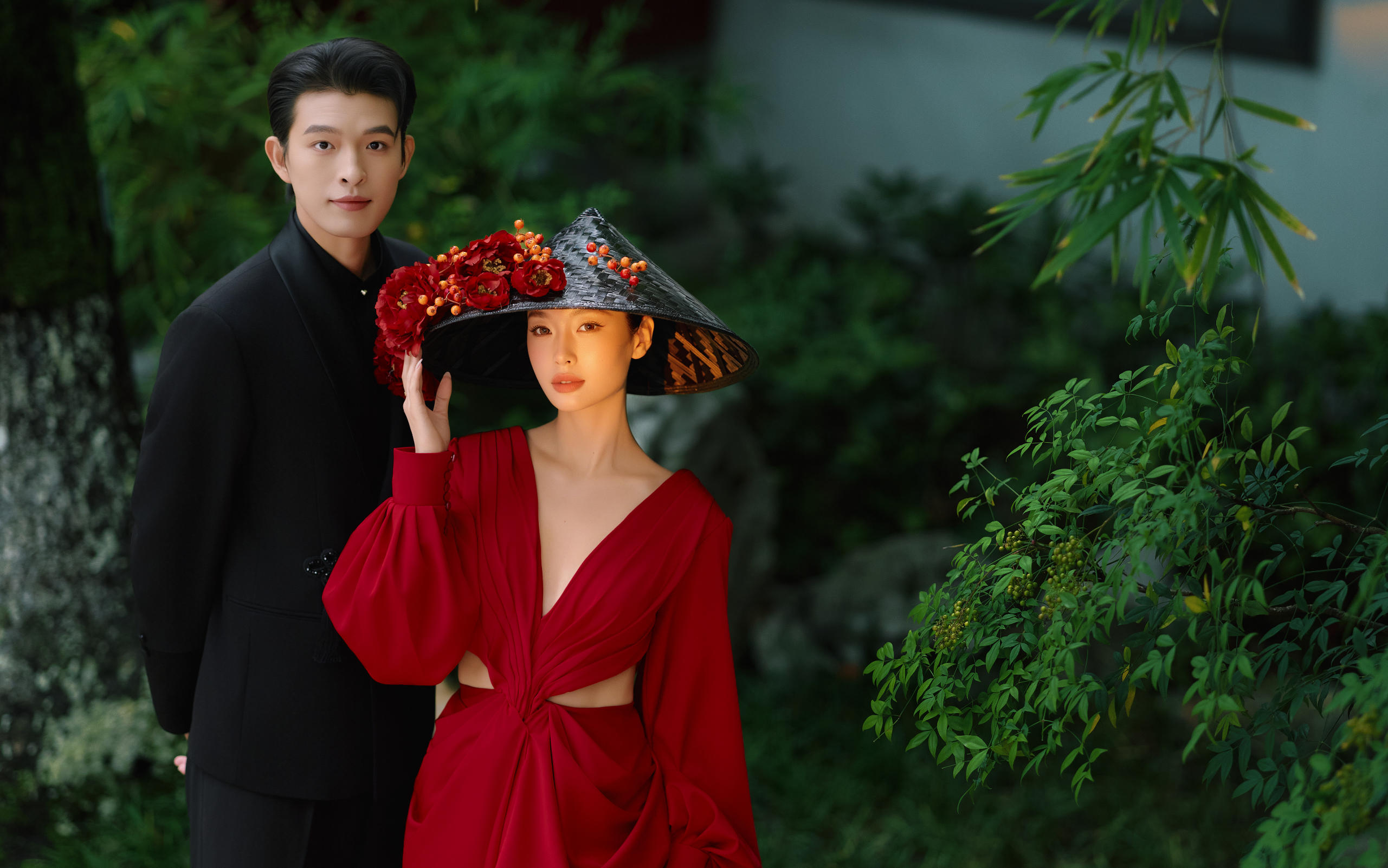 【紅顏】當(dāng)熱烈的紅色碰撞上古典園林