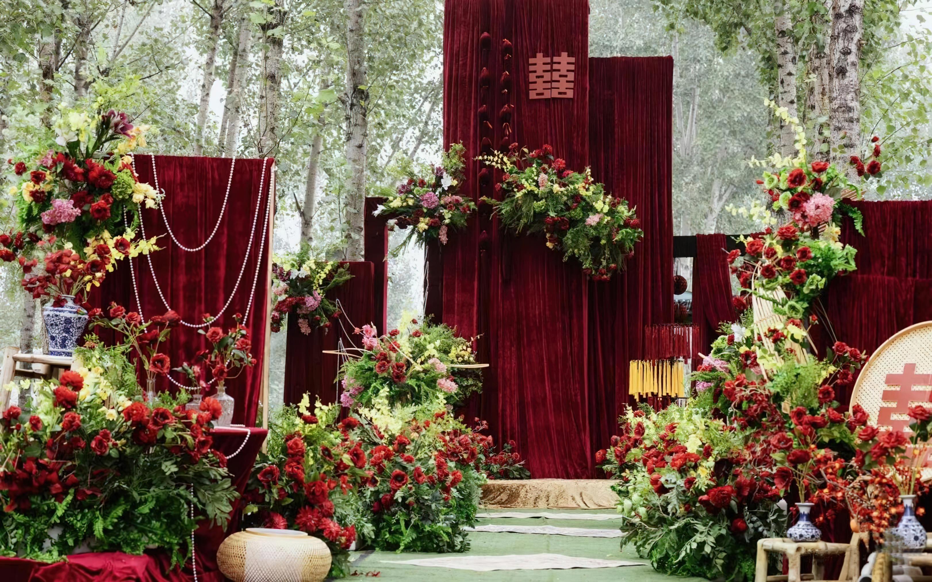 把人间欢喜搬进巷子里，让爱像中式花艺一样，热烈