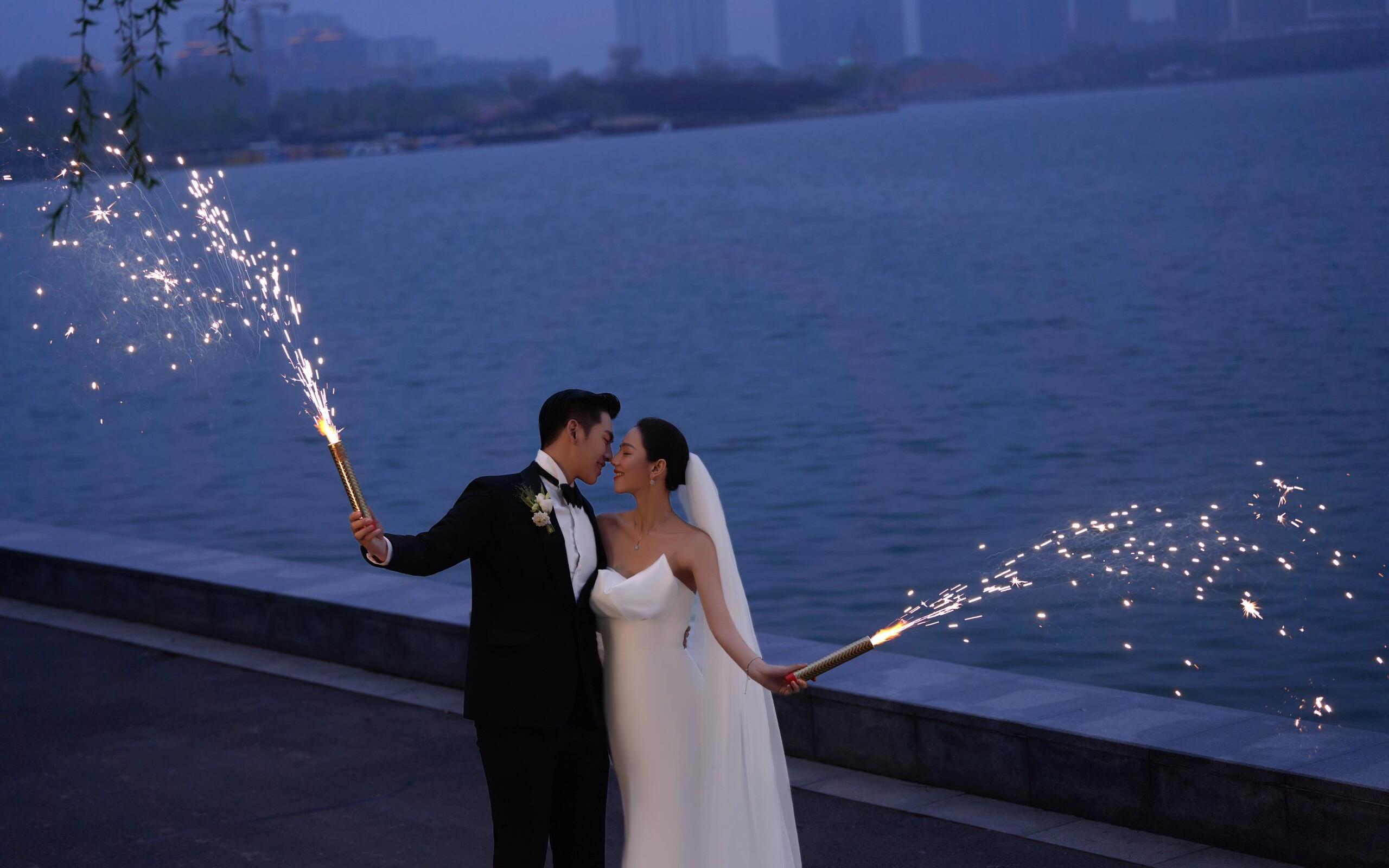 【煙花夜景婚紗氛圍感拉爆了?】