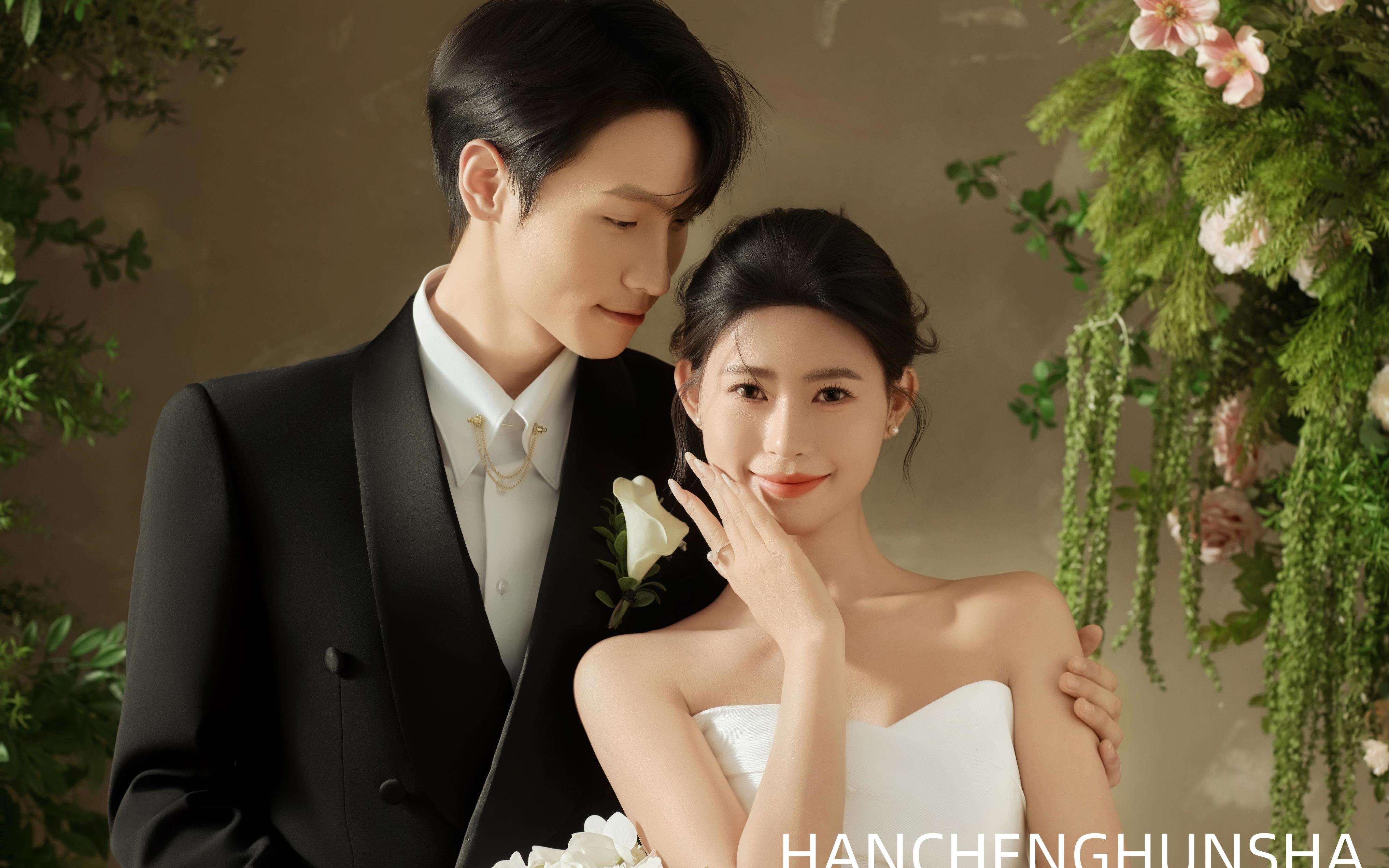 心动指数💯被浪漫复古花房婚纱照甜晕了❗