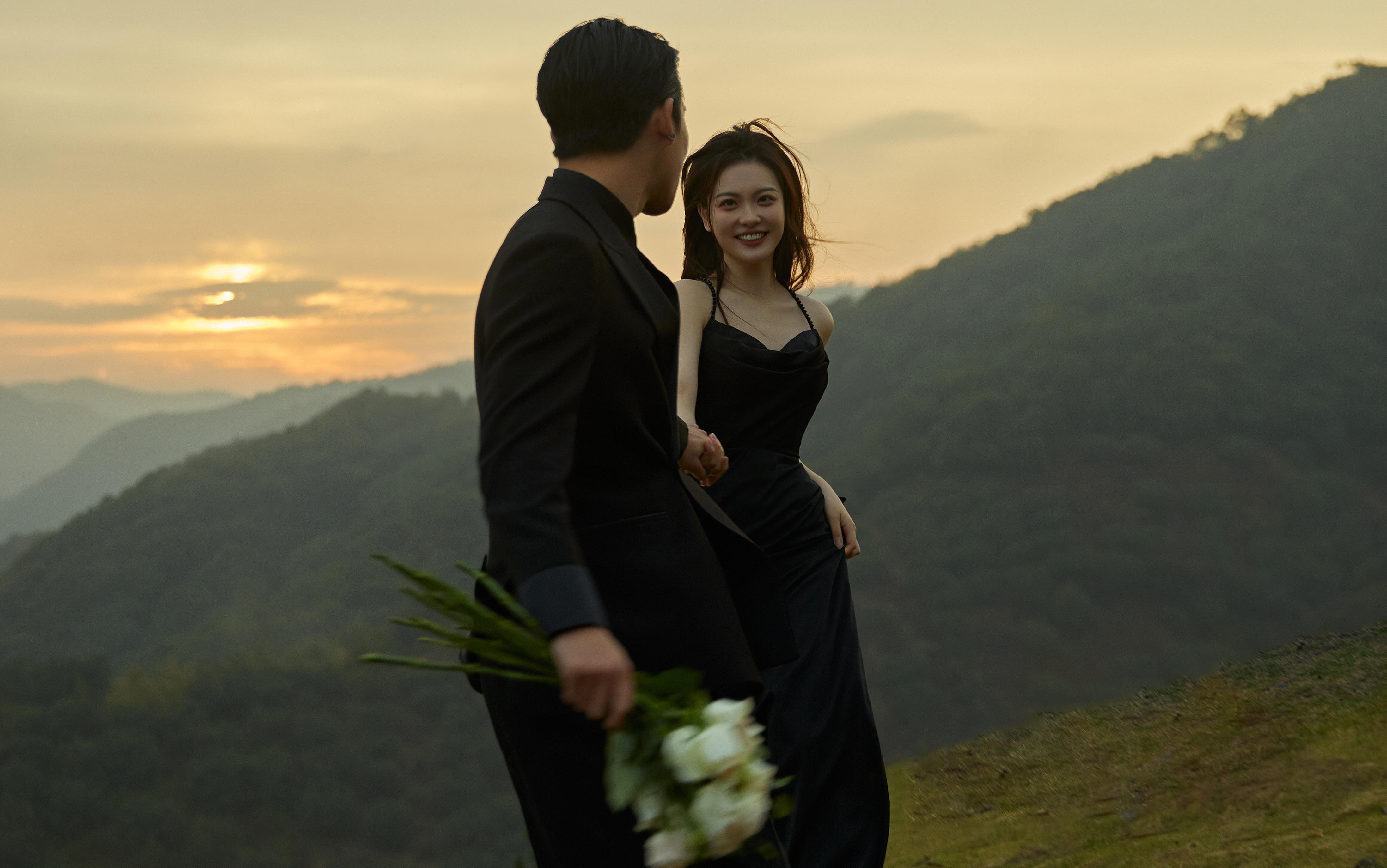 【山顶婚纱照】山巅揽清风，与君定格天地间的心动