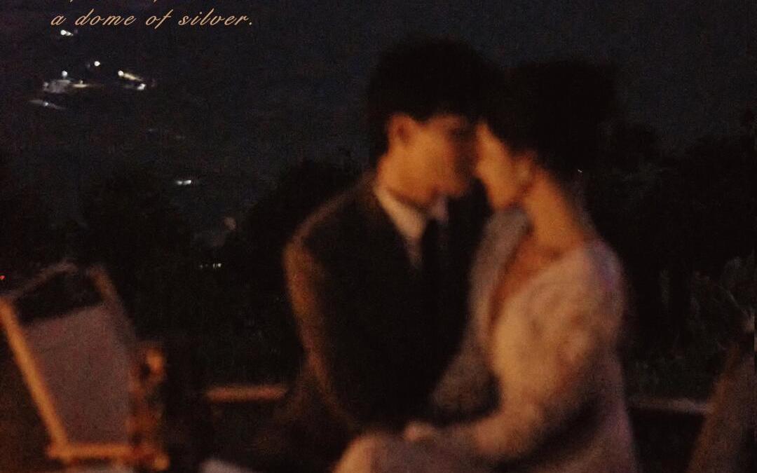 夜幕下的爱是永不停息的浪潮