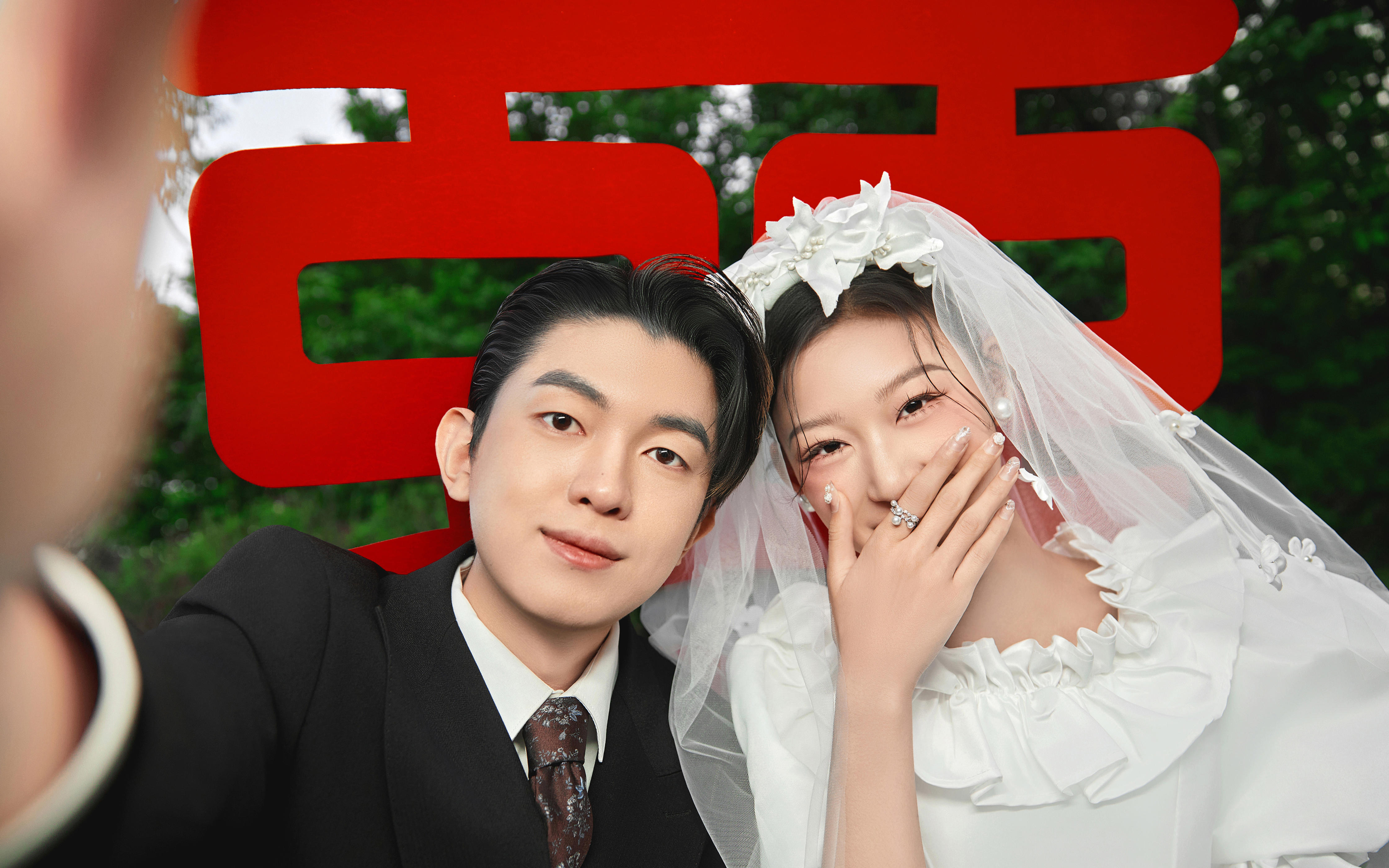 【施華洛攝影】把“囍”搬到草坪拍婚紗照