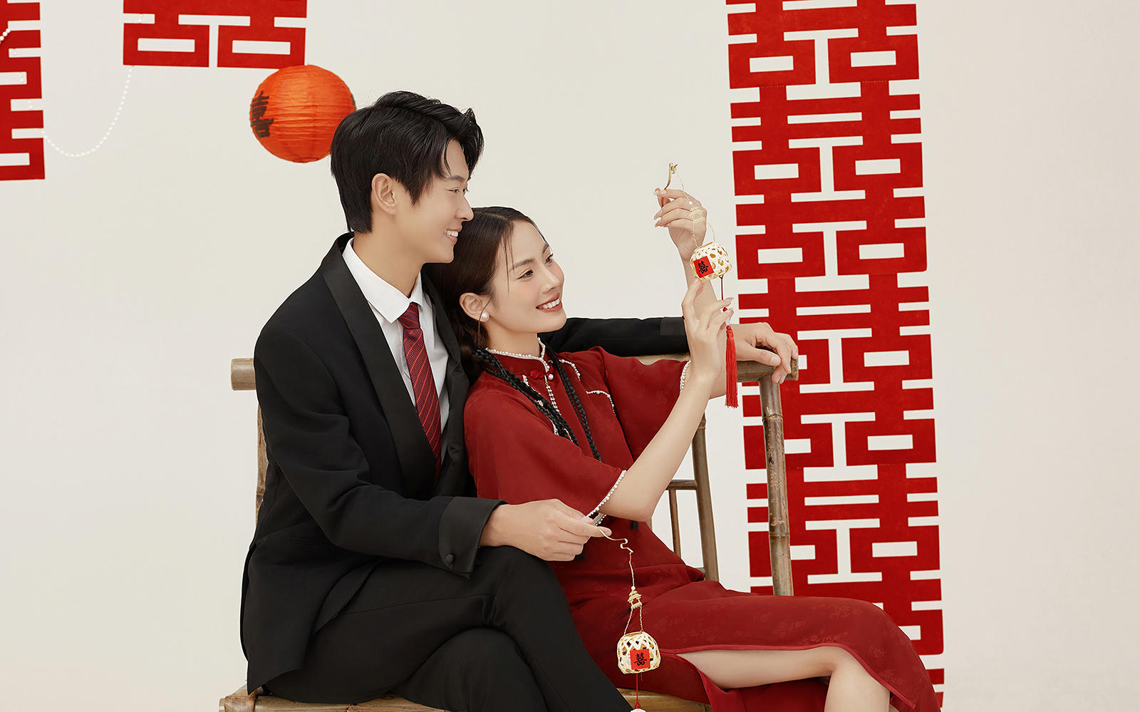 小眾喜嫁風(fēng)婚紗照快來拍！ 超甜又喜慶感十足