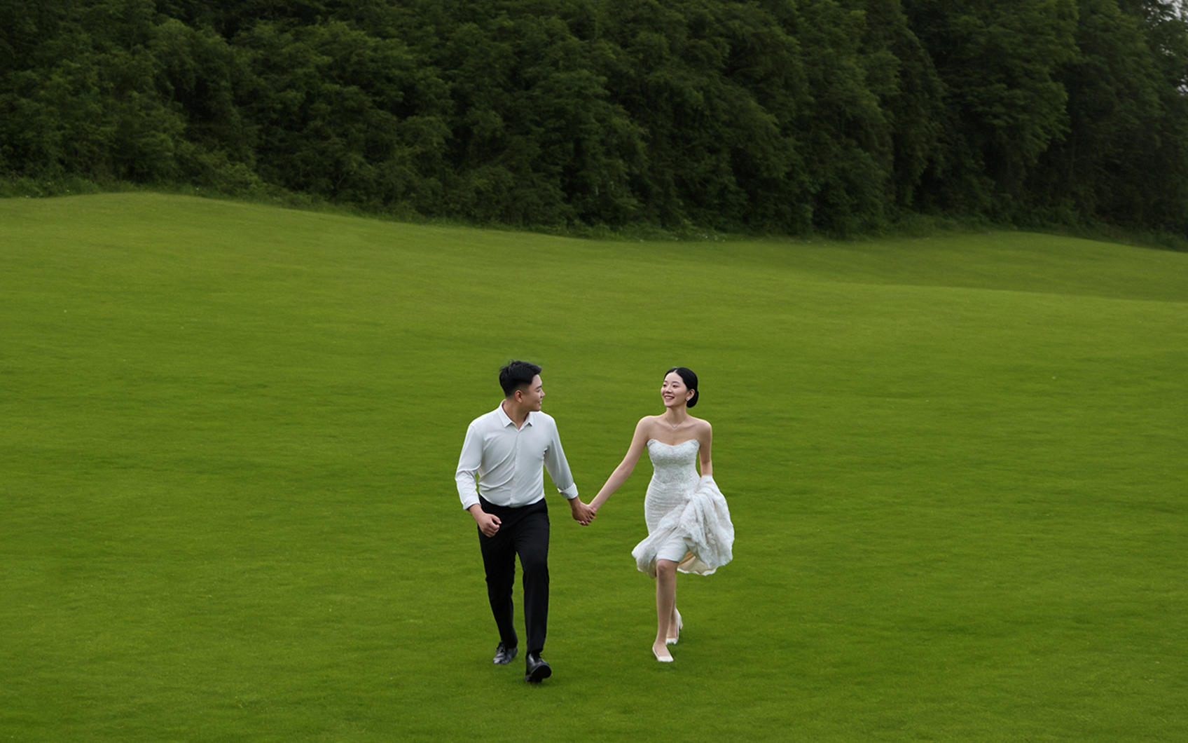 客片分享?一眼淪陷的森系草坪婚紗照