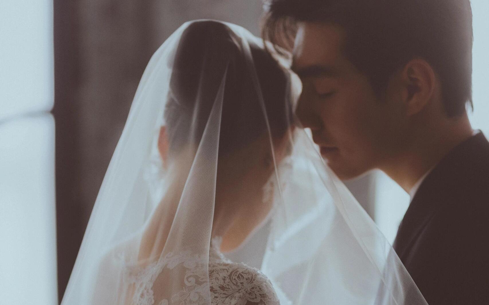 室内高级感婚纱照！拍到了理想的梦中情纱