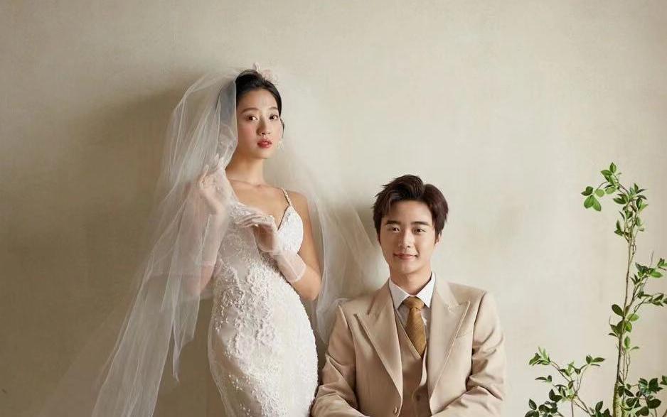 简约又不简单的室内韩式婚纱照❗高级感拉满
