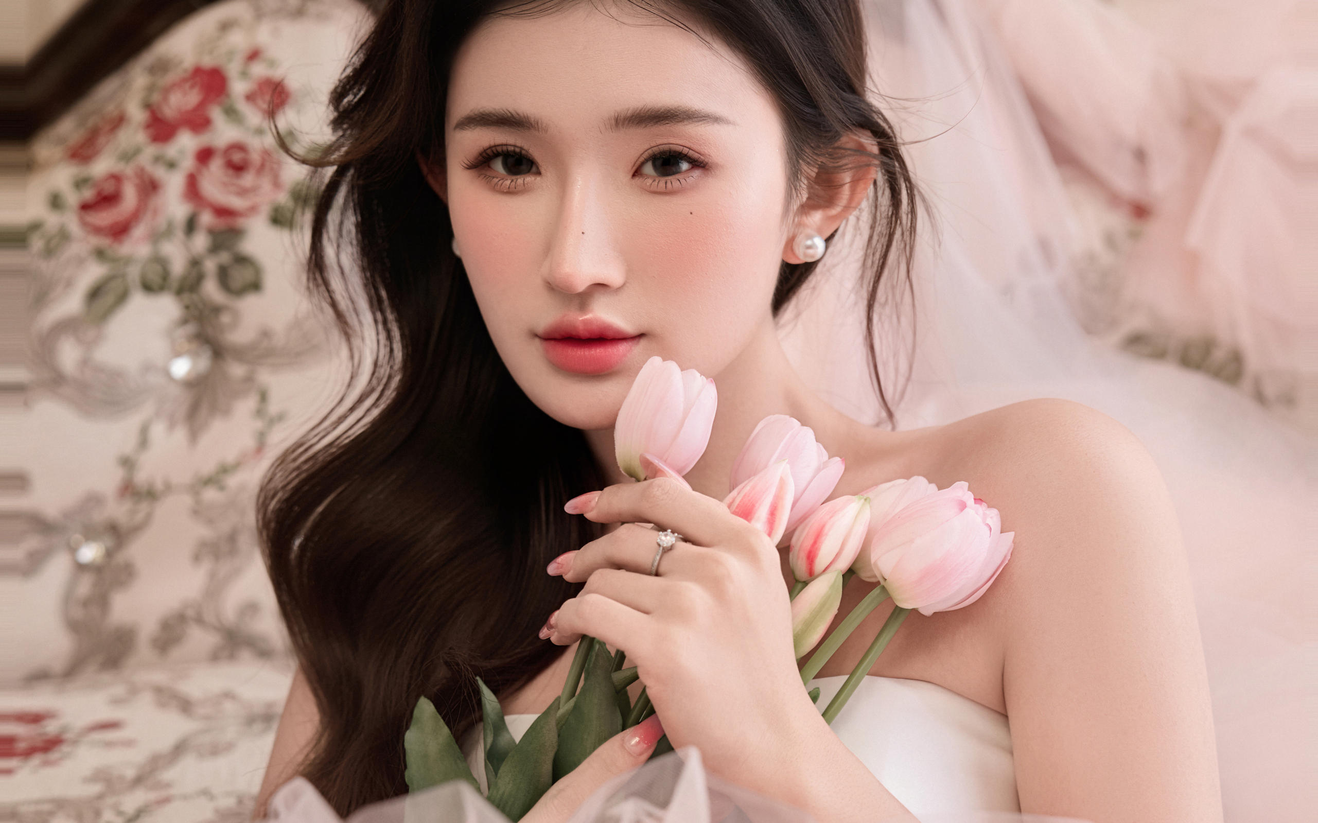 粉色系婚纱照 初恋般甜腻的粉色婚纱照