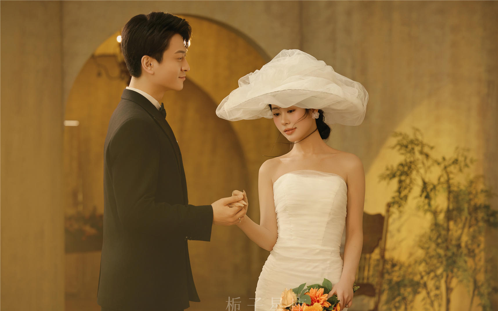 🌙复古油画感婚纱照｜把爱藏进暖黄的旧时光里✨