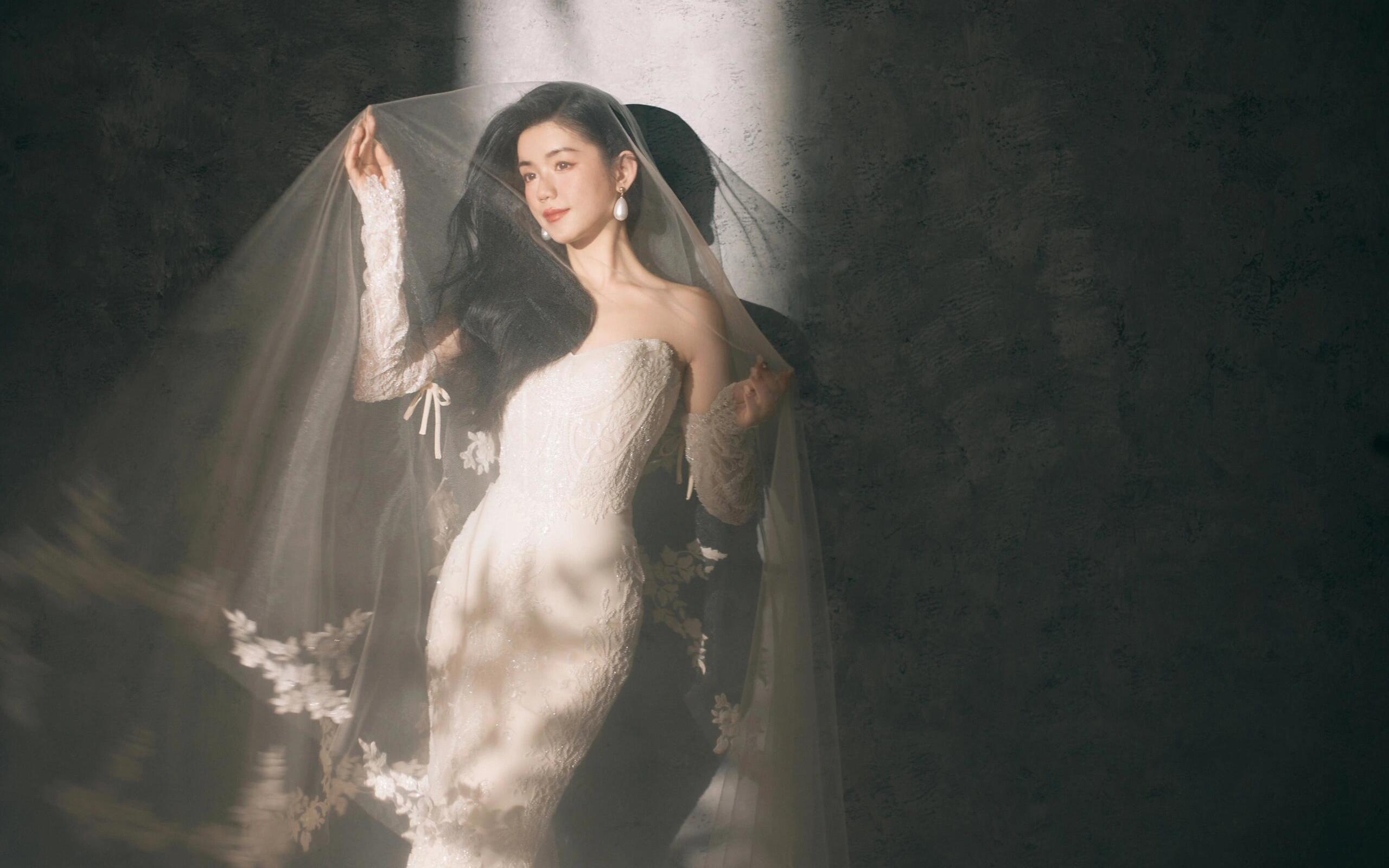 誰能拒絕這組氛圍感拉滿的膠片婚紗照