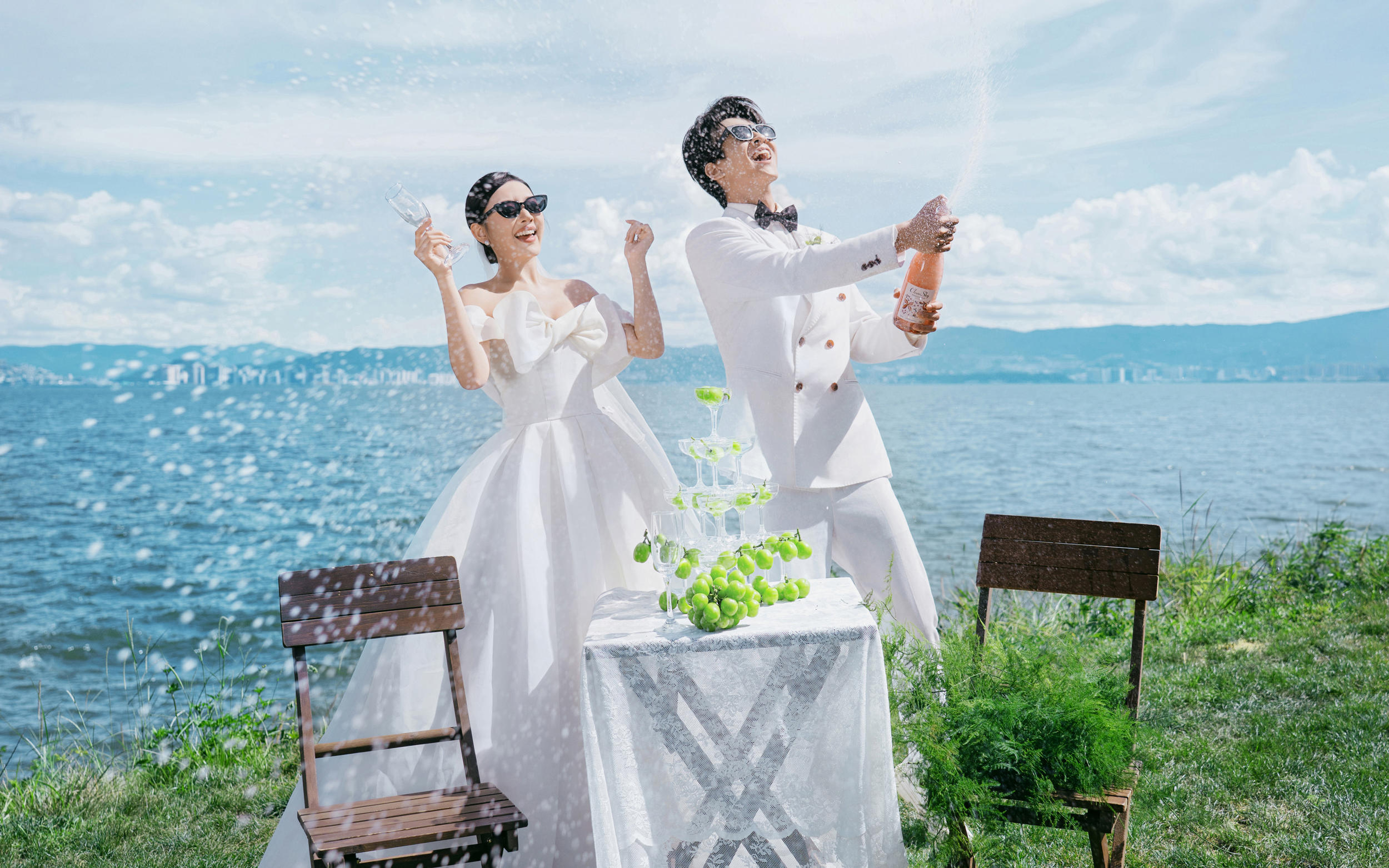 谁懂啊！在洱海拍的婚纱照直接美出九宫格上限