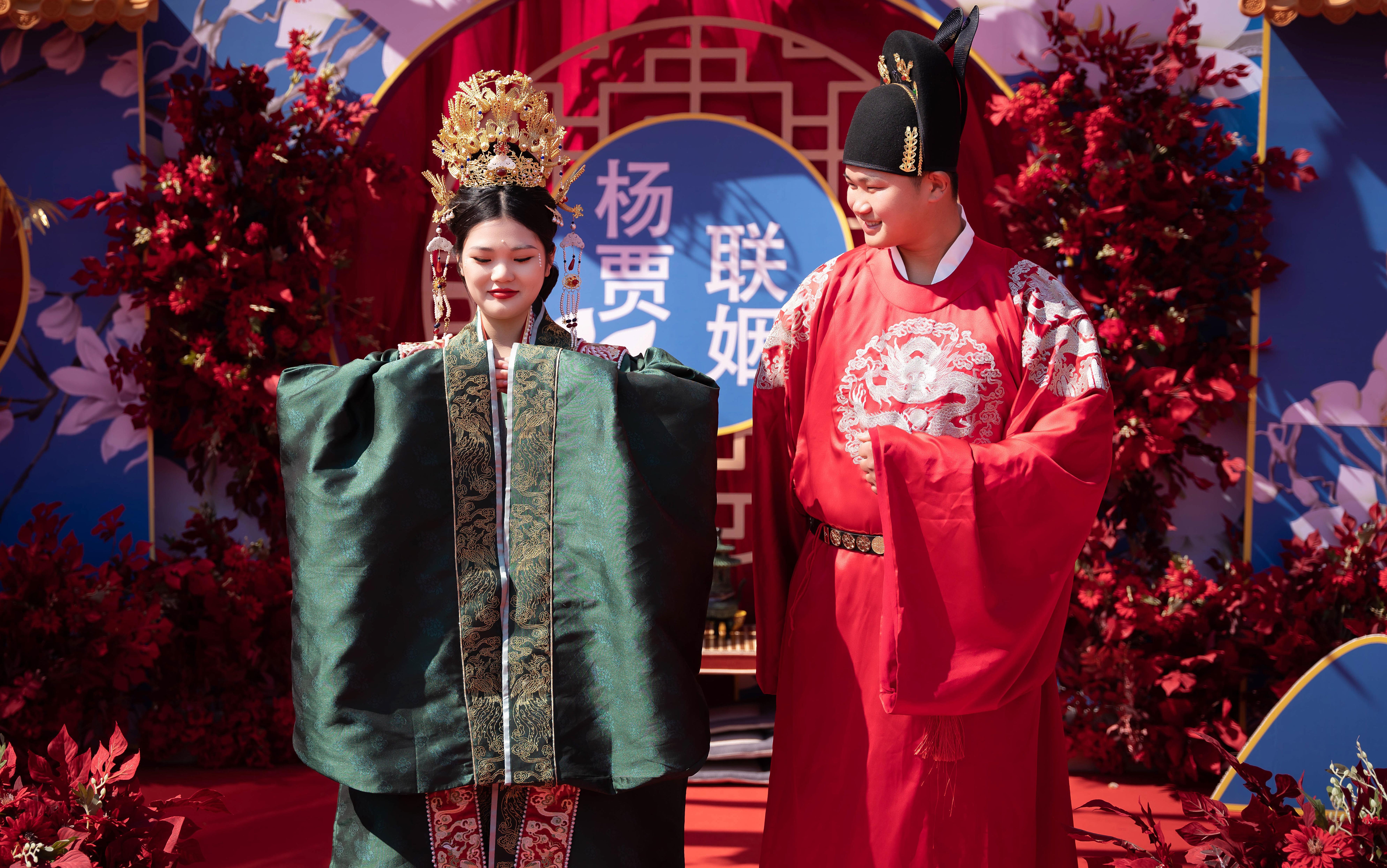 霸气十足且惊艳四座的红蓝色系明制中式婚礼