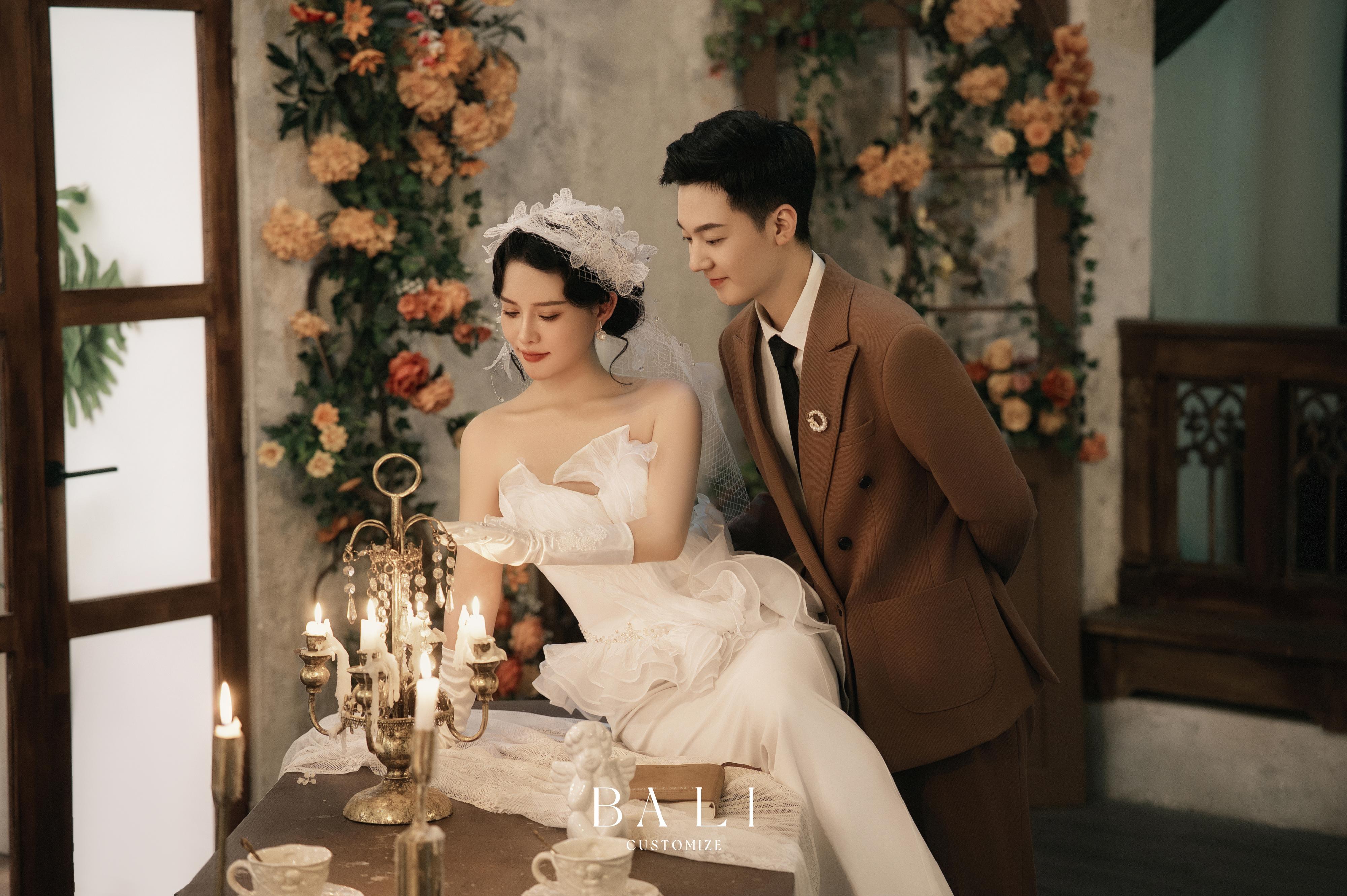【客片】室内诧寂复古风婚纱照
