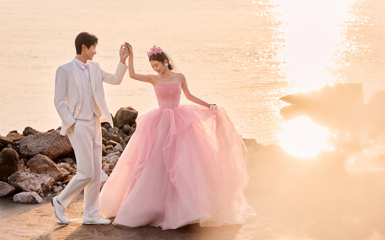 穿"花神"拍的浪漫夕阳婚纱照怎么能不爱